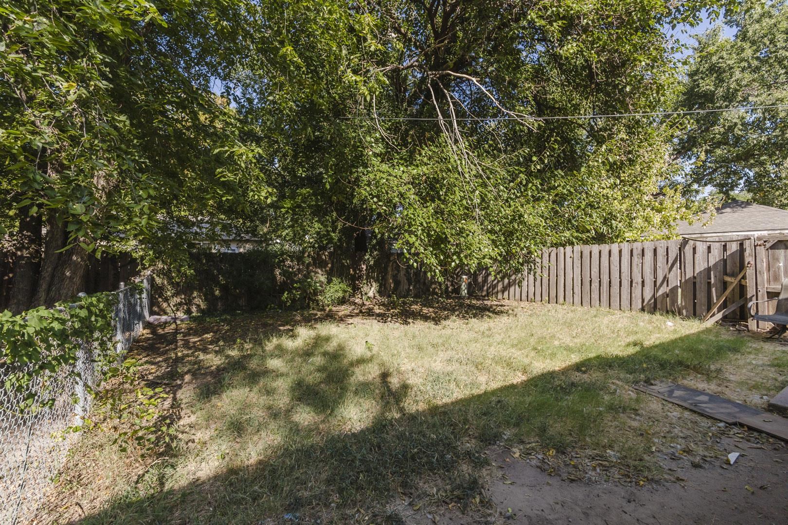 2407 & 2409 S Ellis Property Photo 25