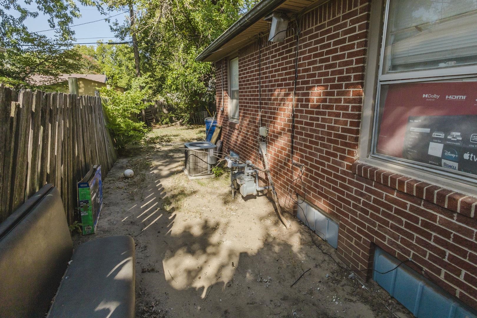 2407 & 2409 S Ellis Property Photo 36