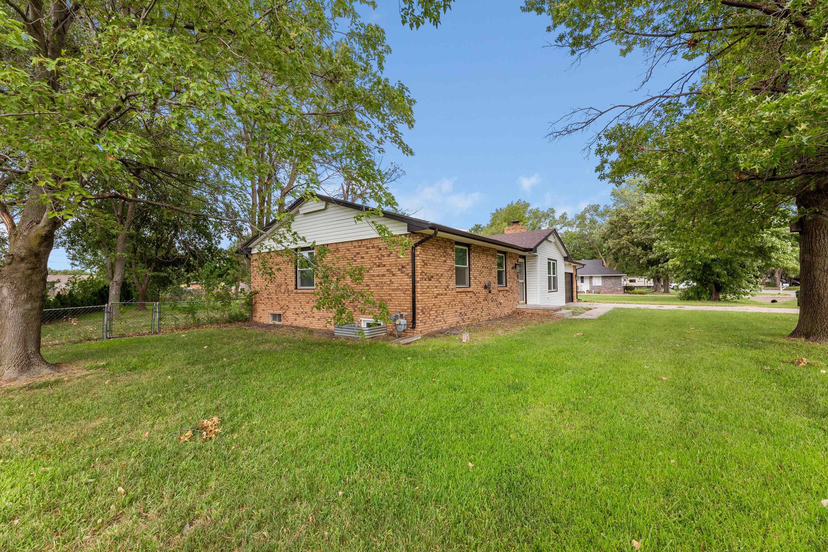 4303 Sequoia St Property Photo 2