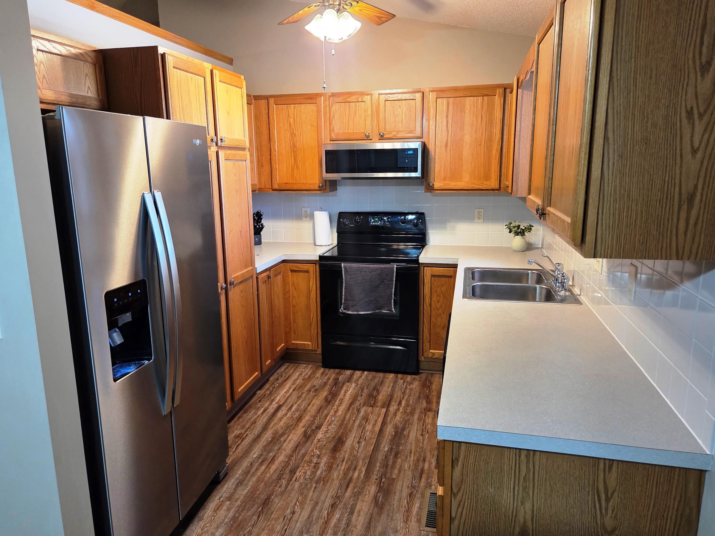 212 Sheffield Property Photo 2