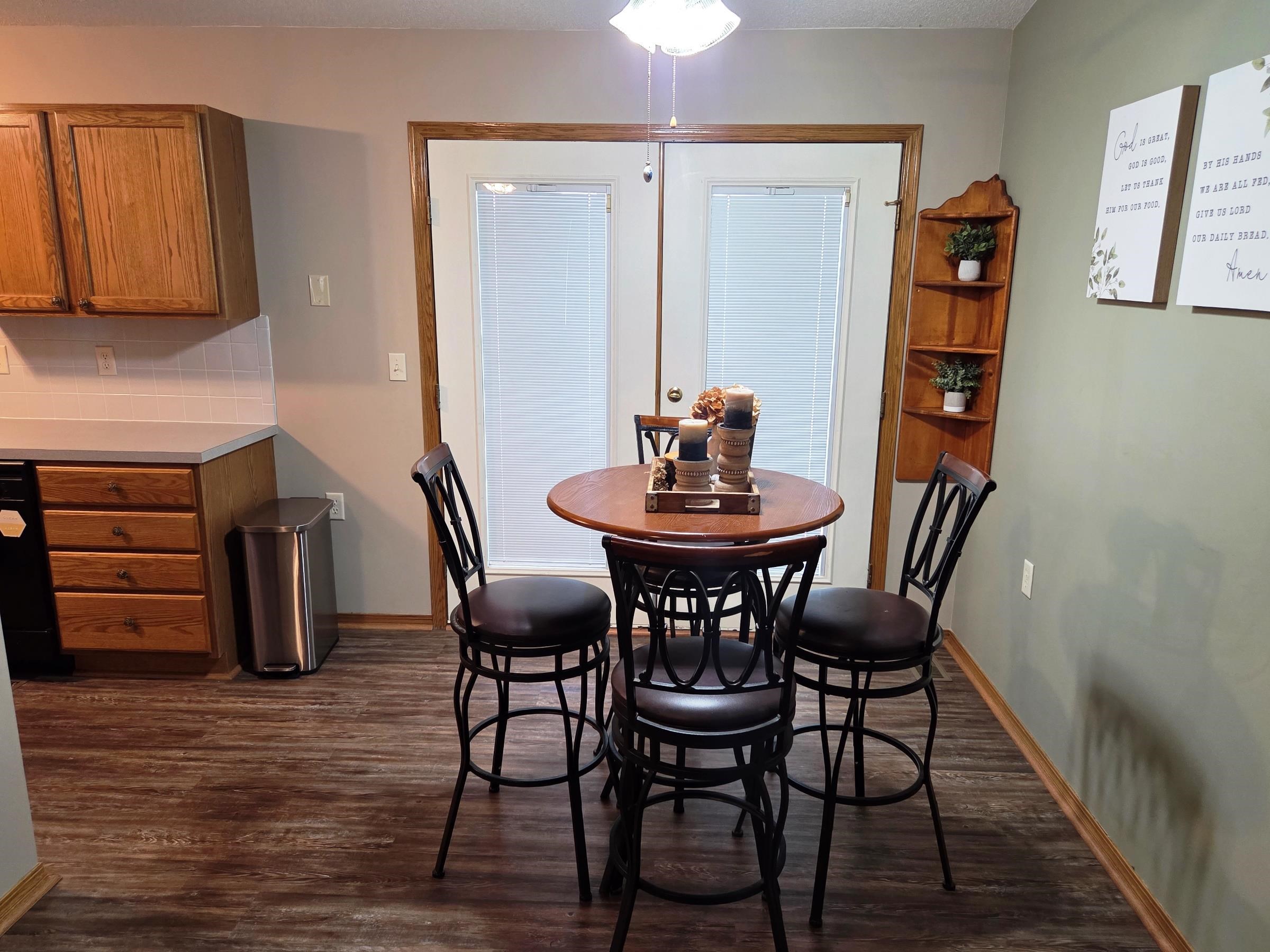 212 Sheffield Property Photo 5