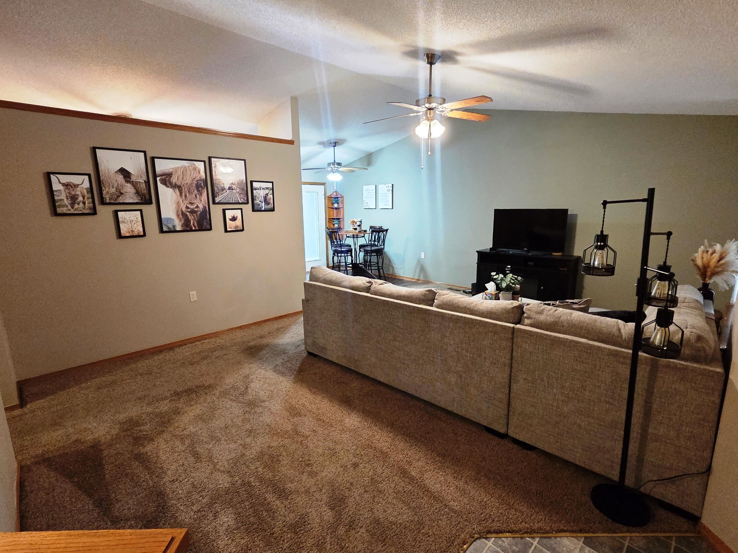 212 Sheffield Property Photo 6