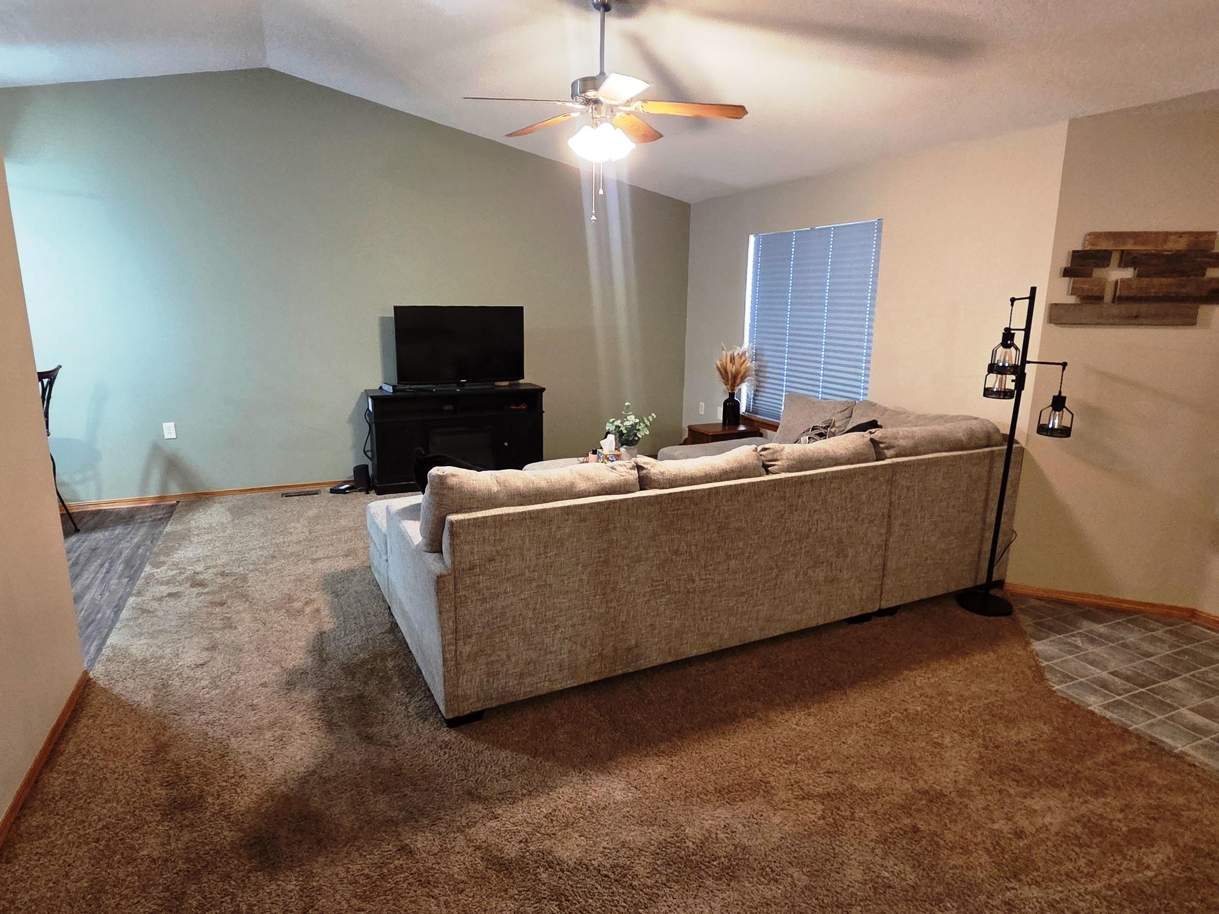 212 Sheffield Property Photo 7