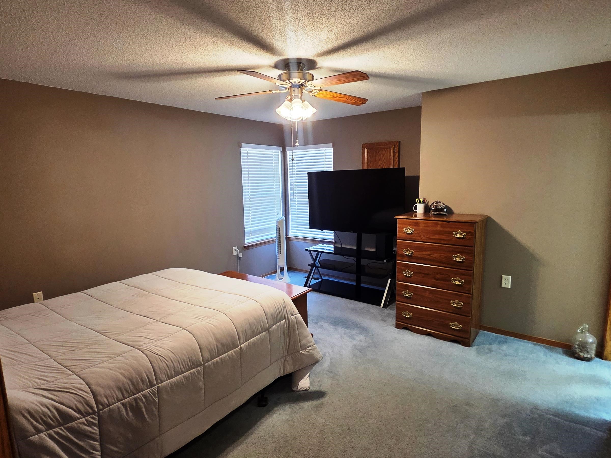212 Sheffield Property Photo 8