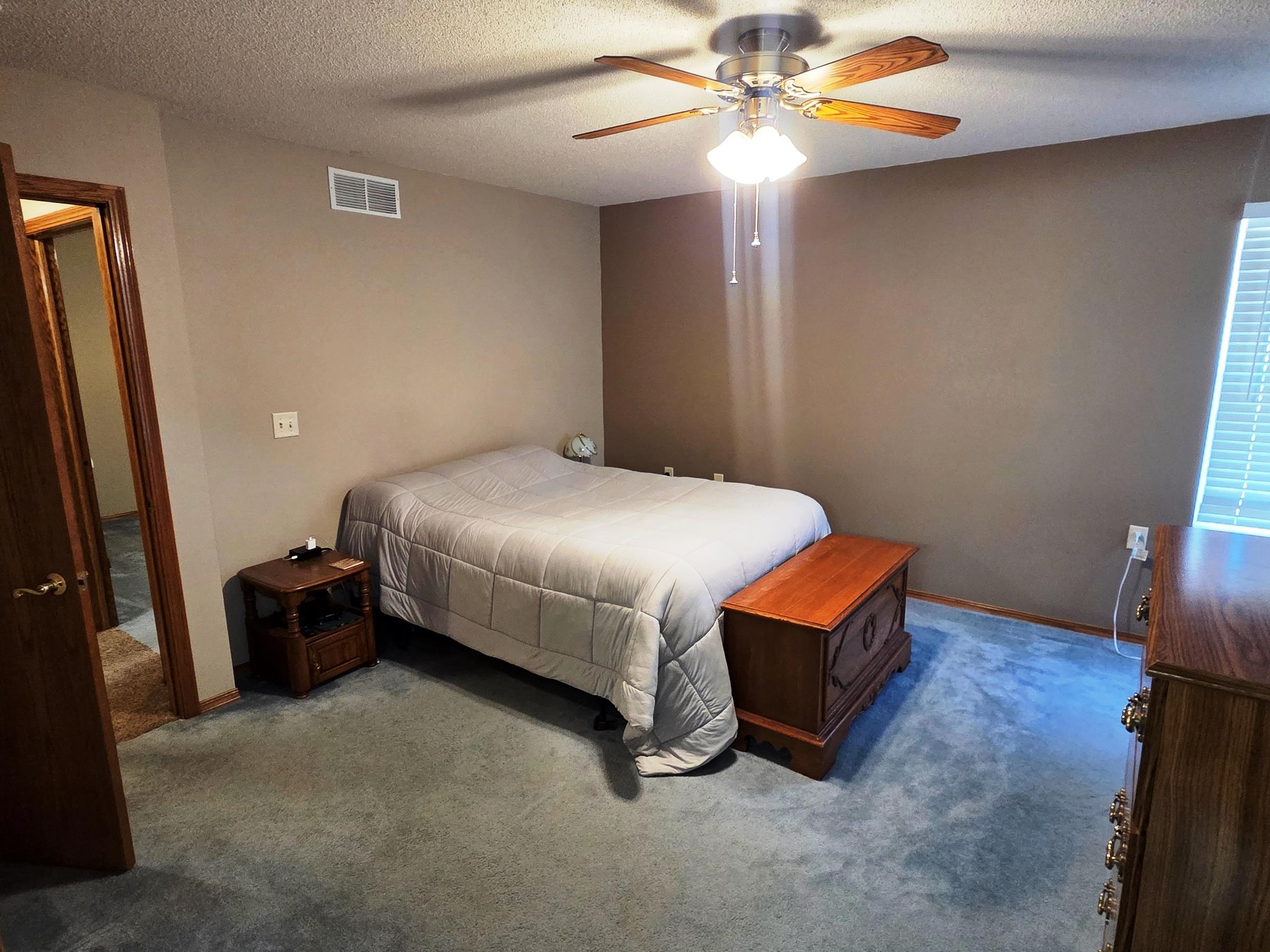 212 Sheffield Property Photo 9