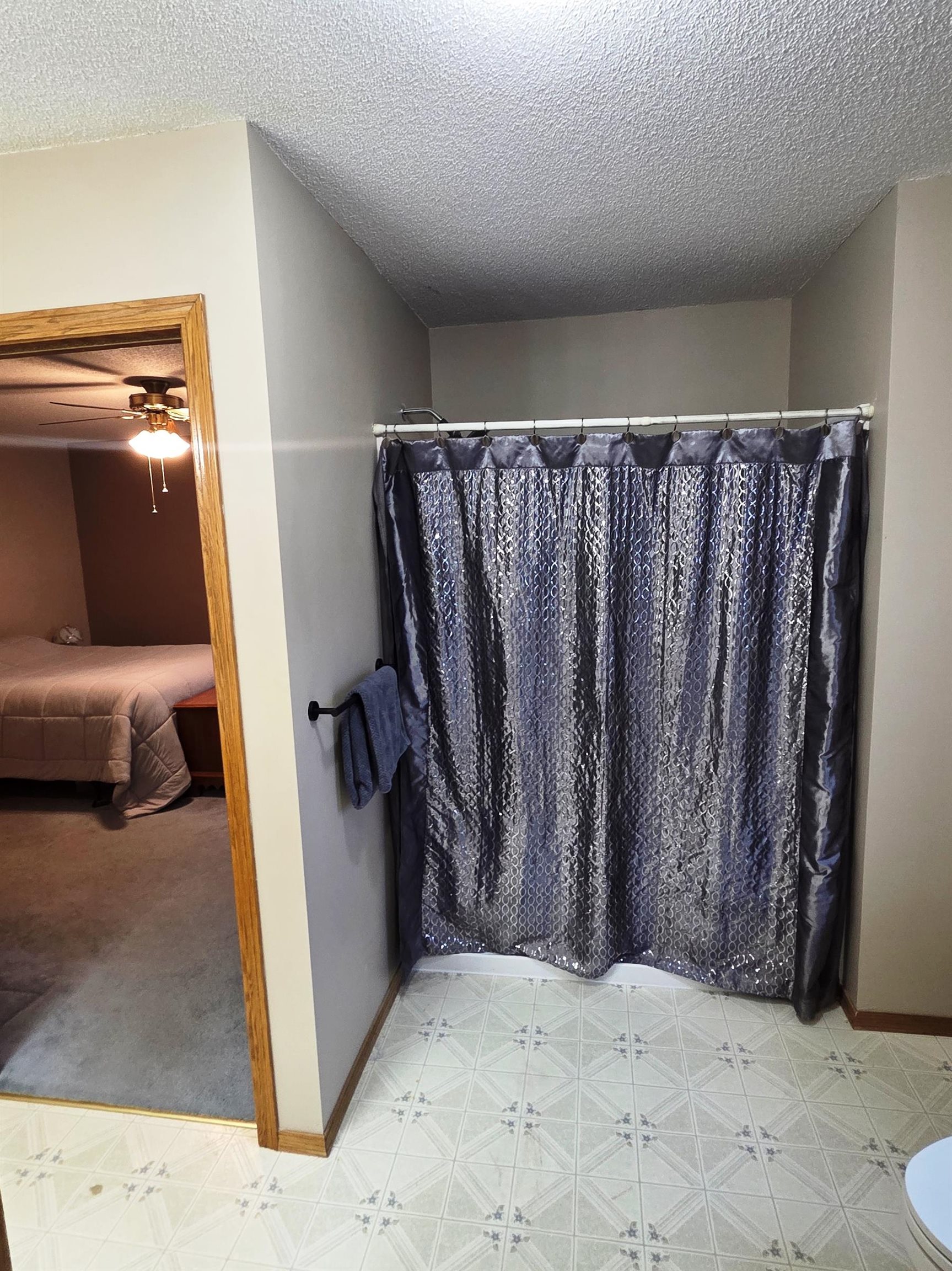 212 Sheffield Property Photo 11