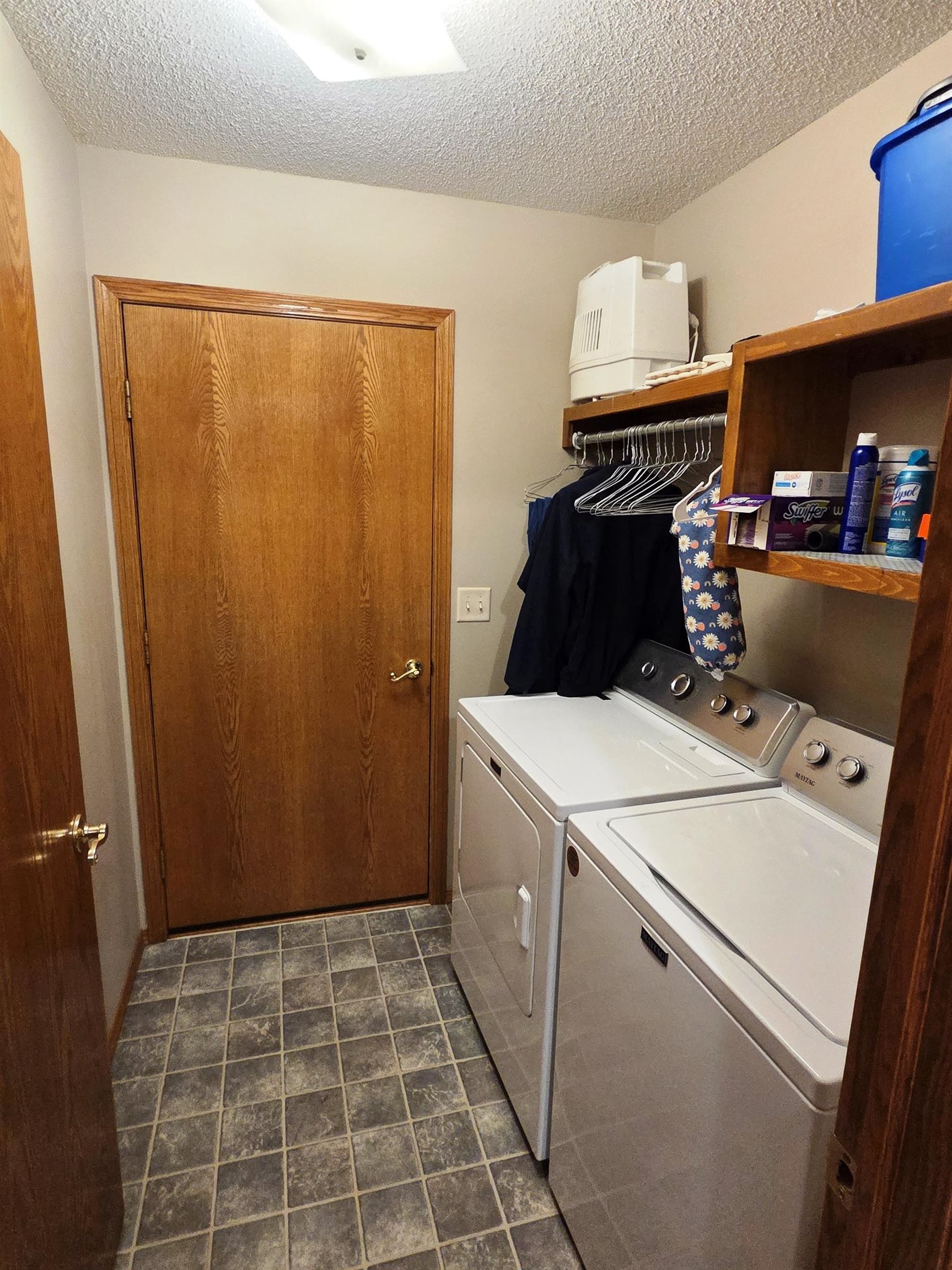 212 Sheffield Property Photo 14