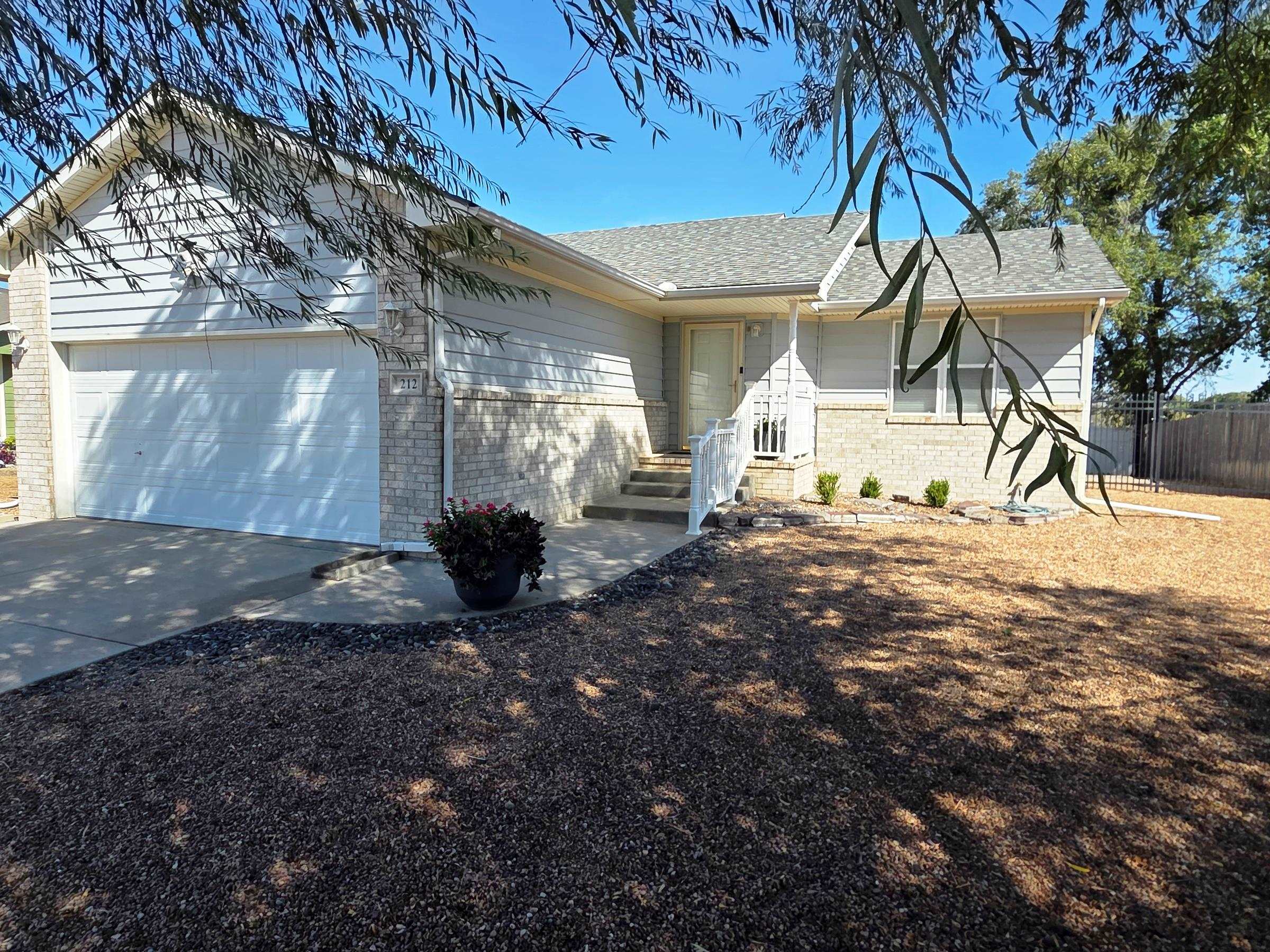212 Sheffield Property Photo 25