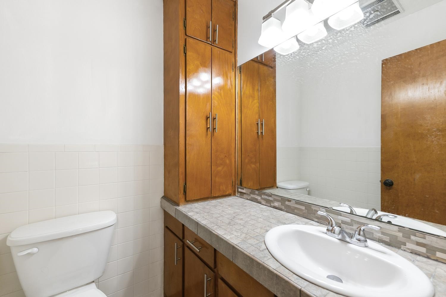 2188 S Glendale St Property Photo 23