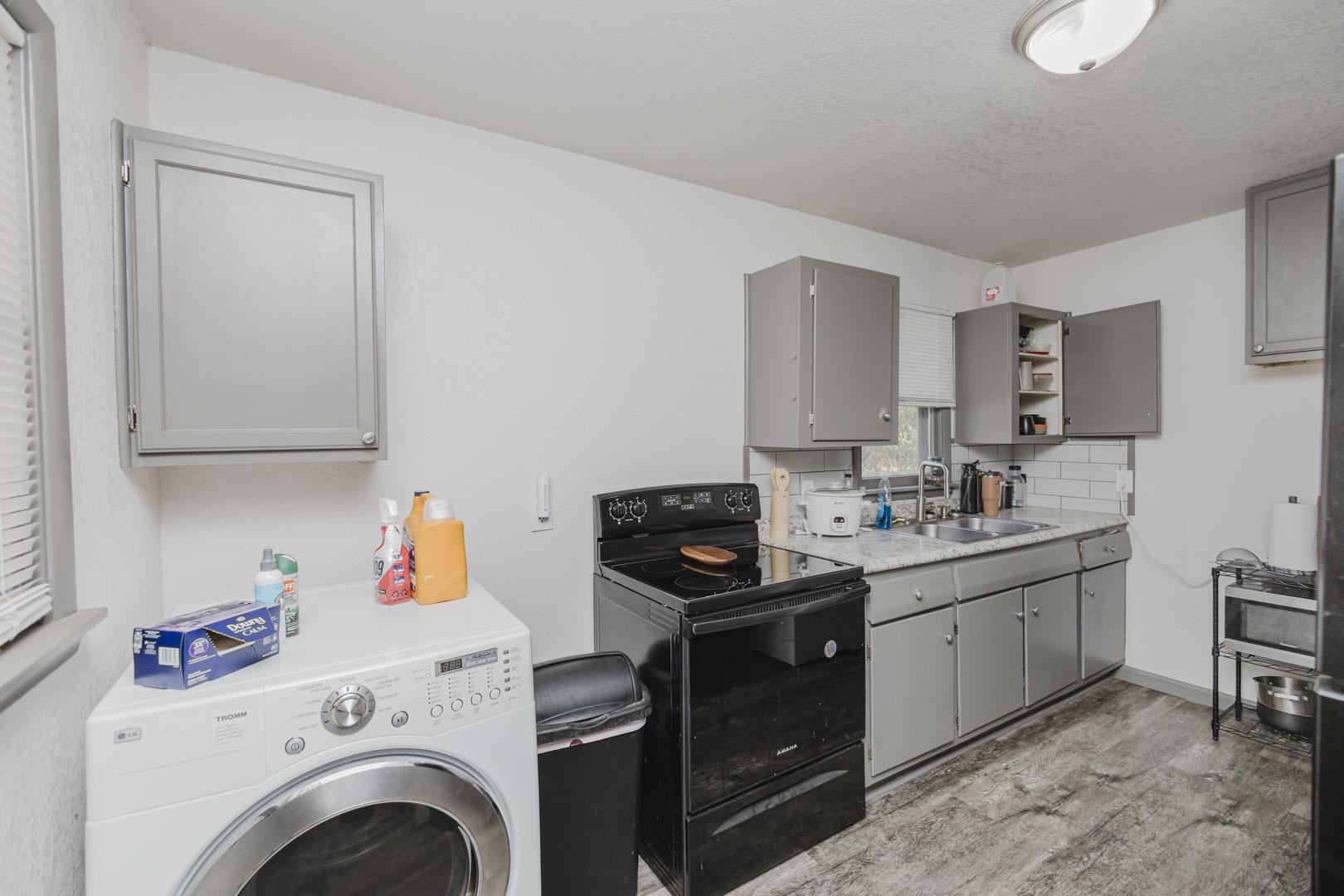 3123 W Kay Property Photo 8