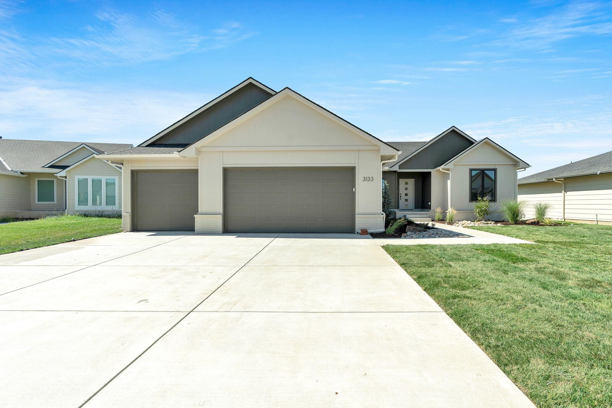 3133 Pine Grove Cir Property Photo 1