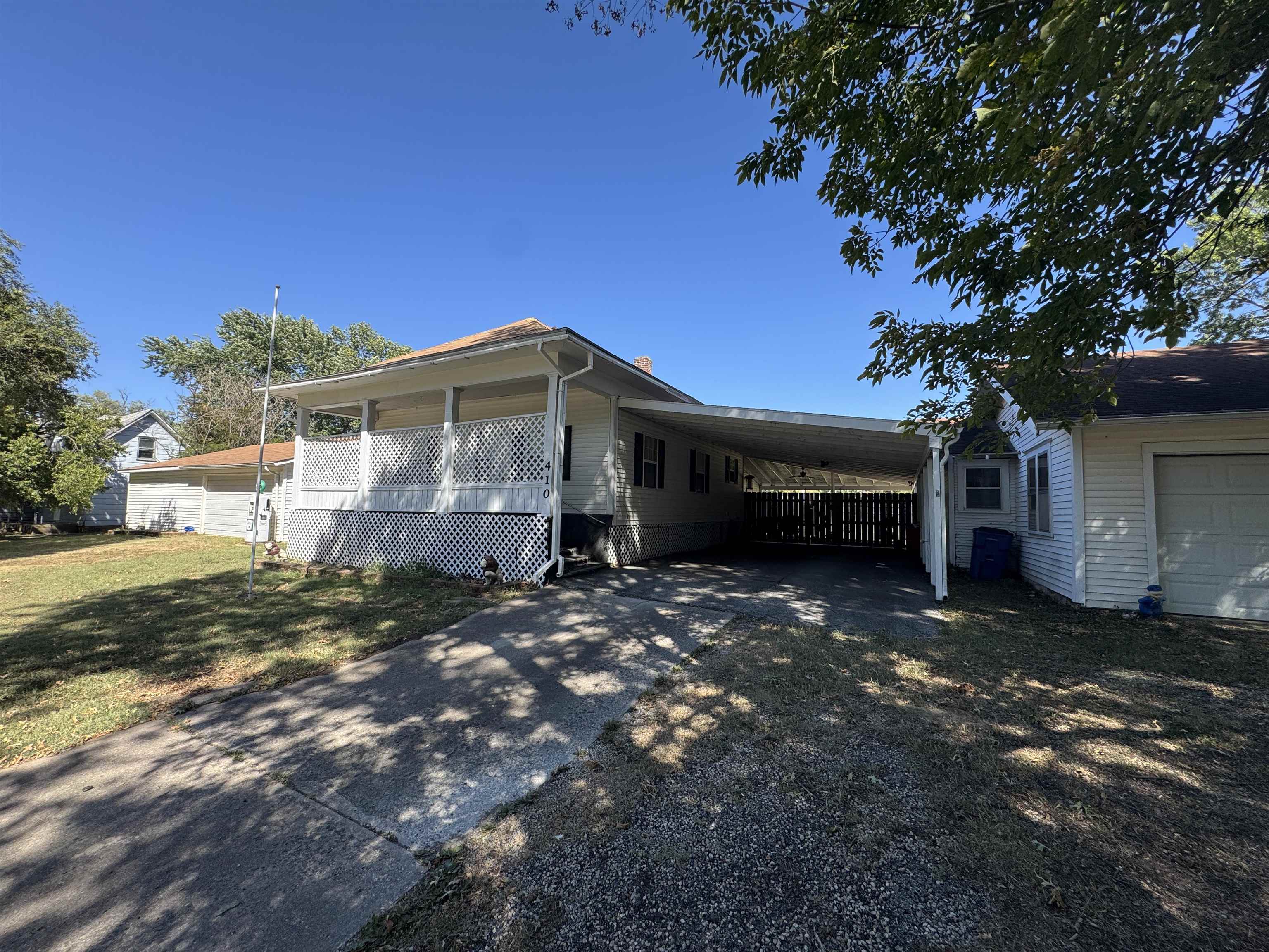 410 N Sycamore Property Photo 3
