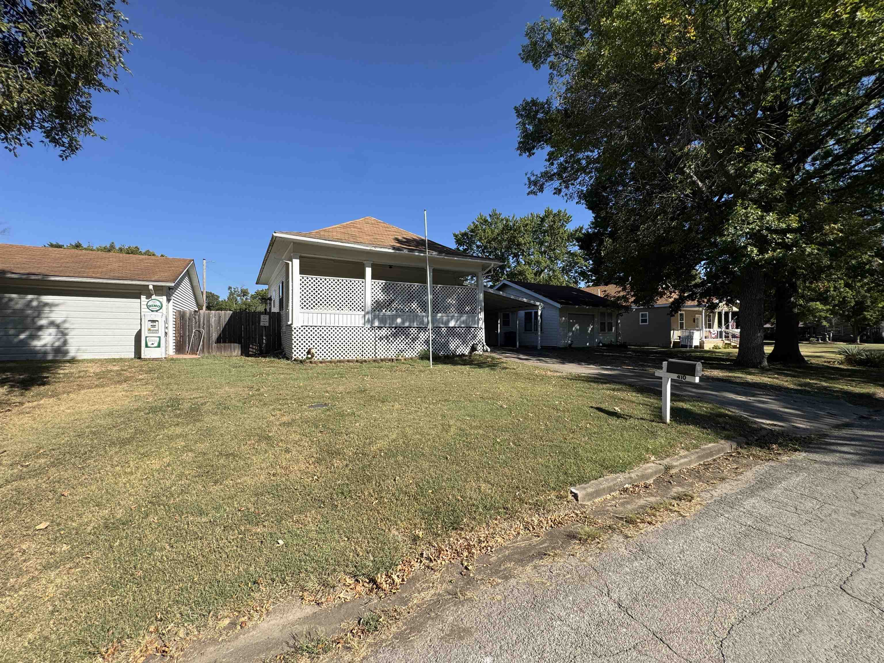410 N Sycamore Property Photo 30