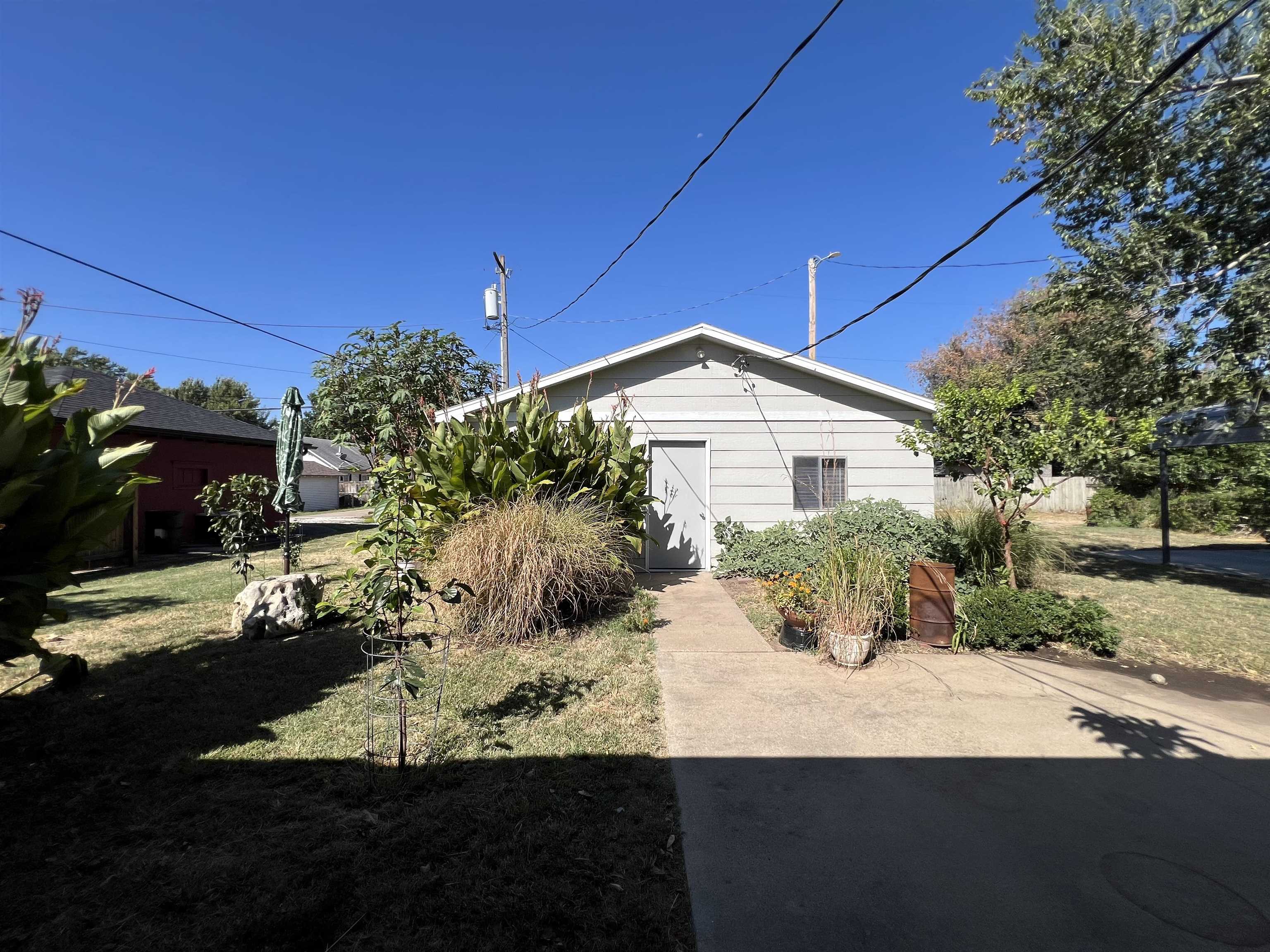 911 N 3rd Property Photo 15