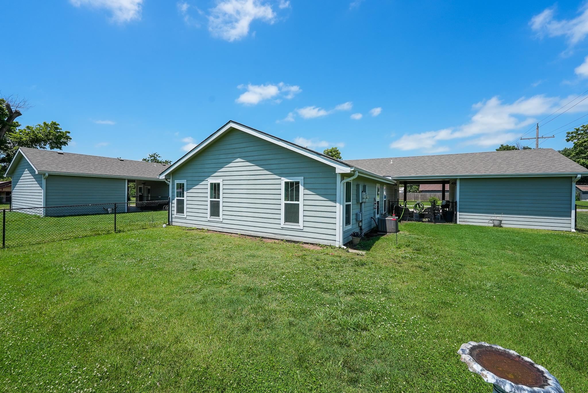 1122 N Main Property Photo 24