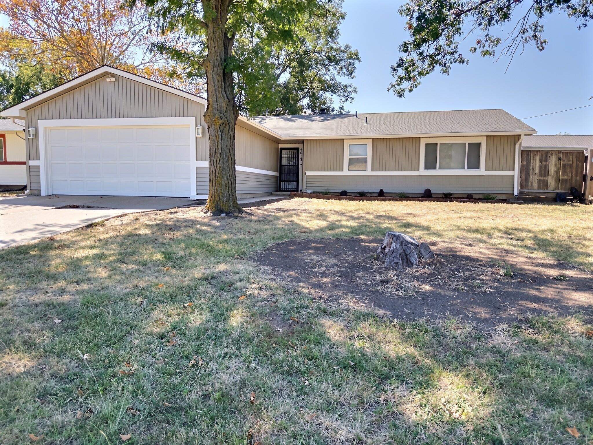 5013 E Looman Property Photo 1