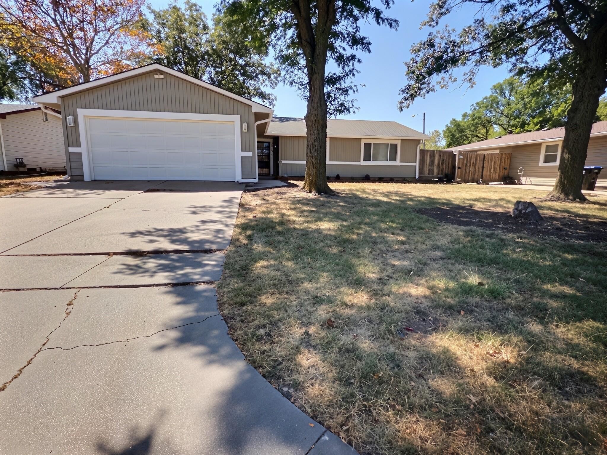 5013 E Looman Property Photo 3