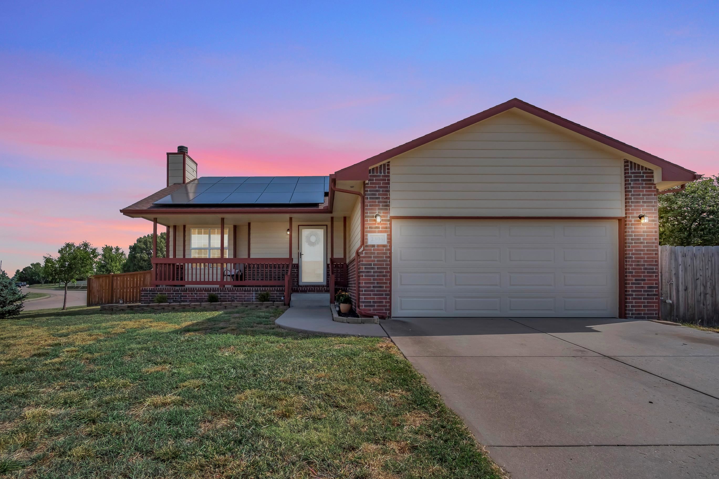 2306 Paddington Ct Property Photo 1