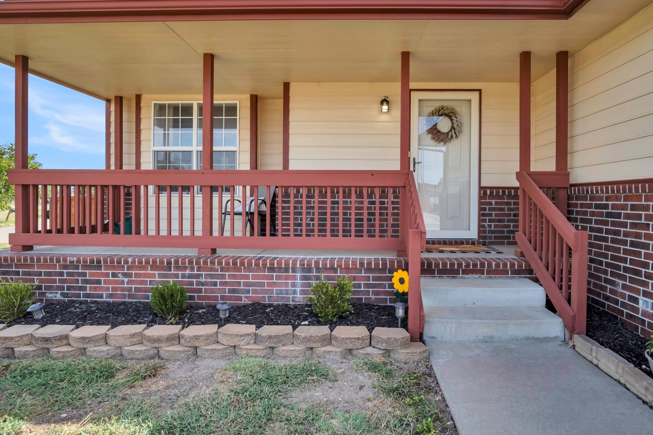 2306 Paddington Ct Property Photo 4