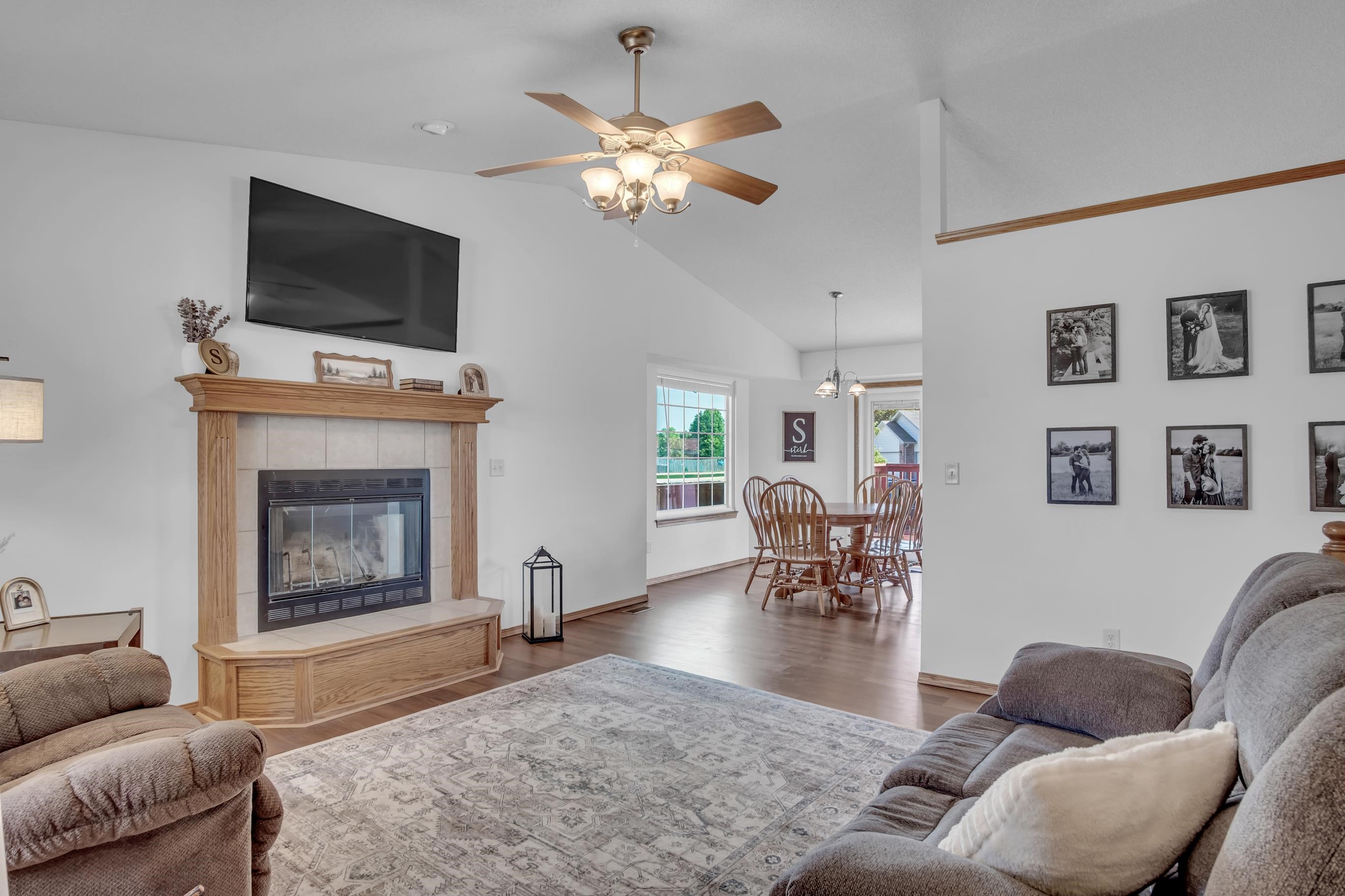 2306 Paddington Ct Property Photo 6