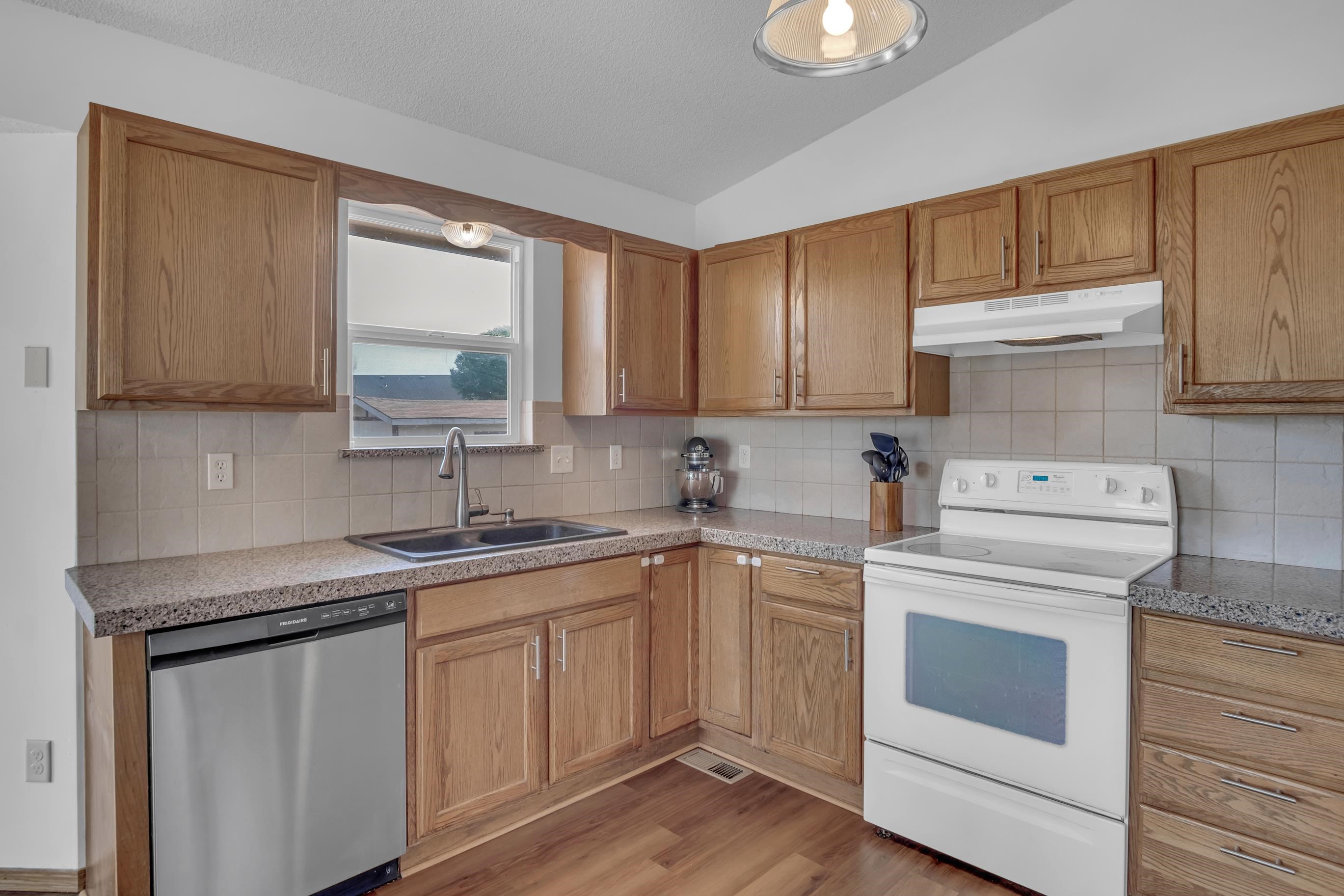 2306 Paddington Ct Property Photo 12