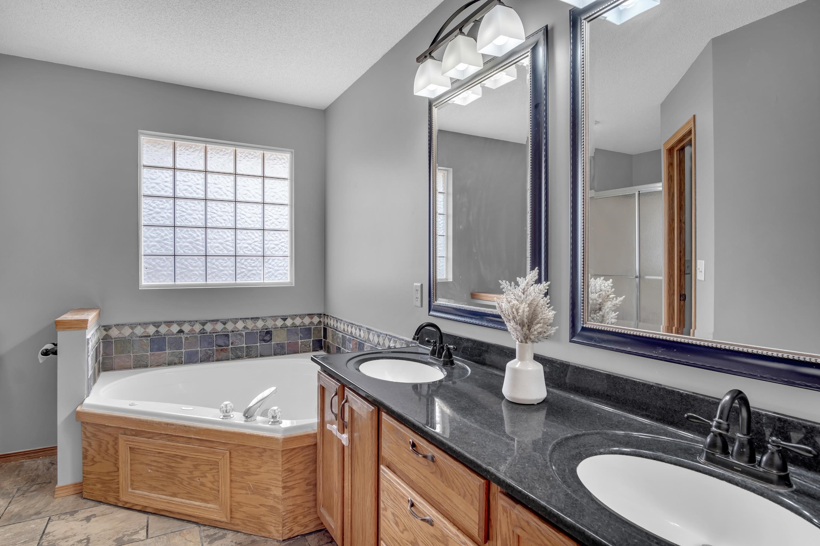 2306 Paddington Ct Property Photo 15