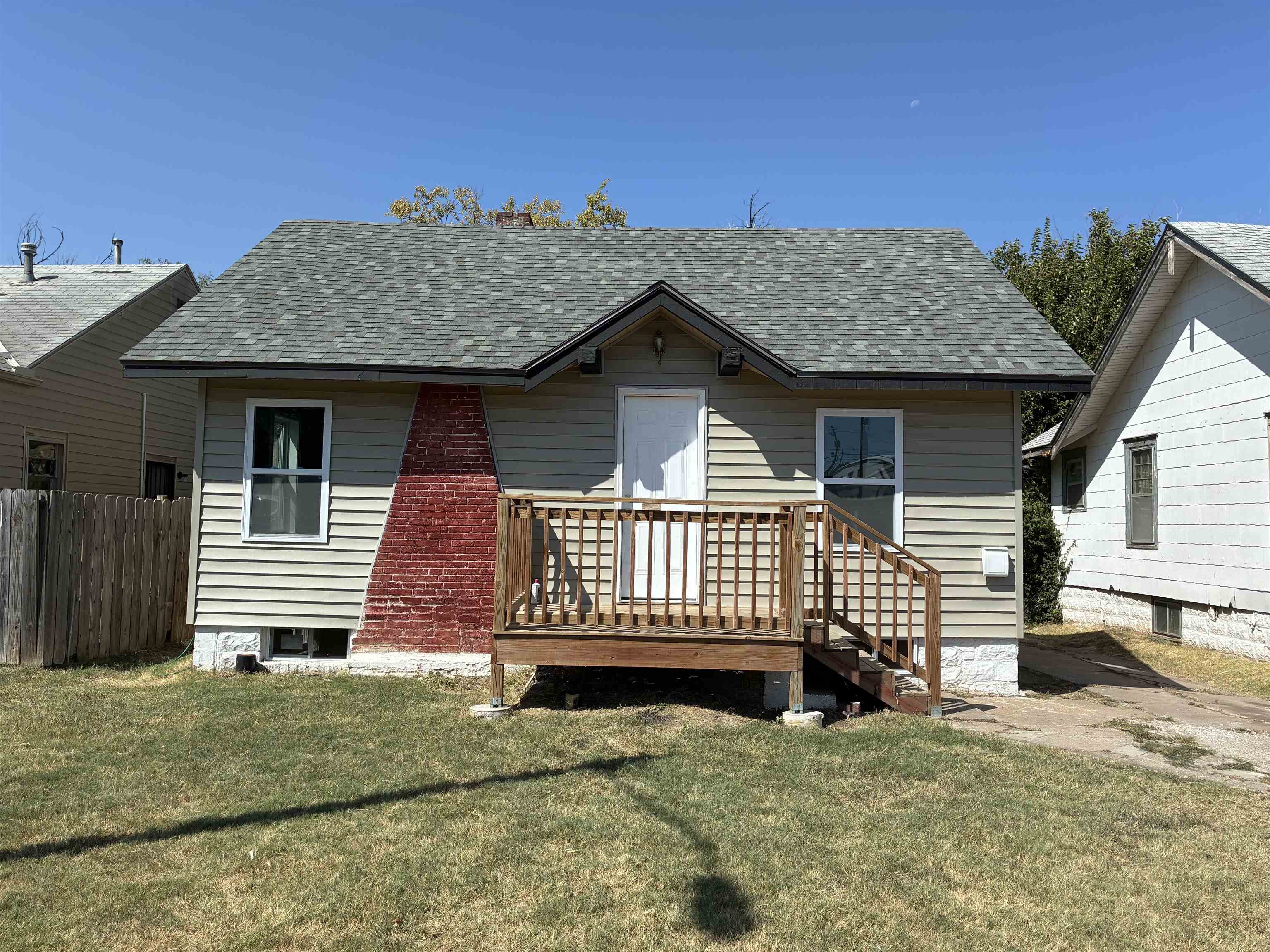 1339 N Lorraine Ave. Property Photo 2