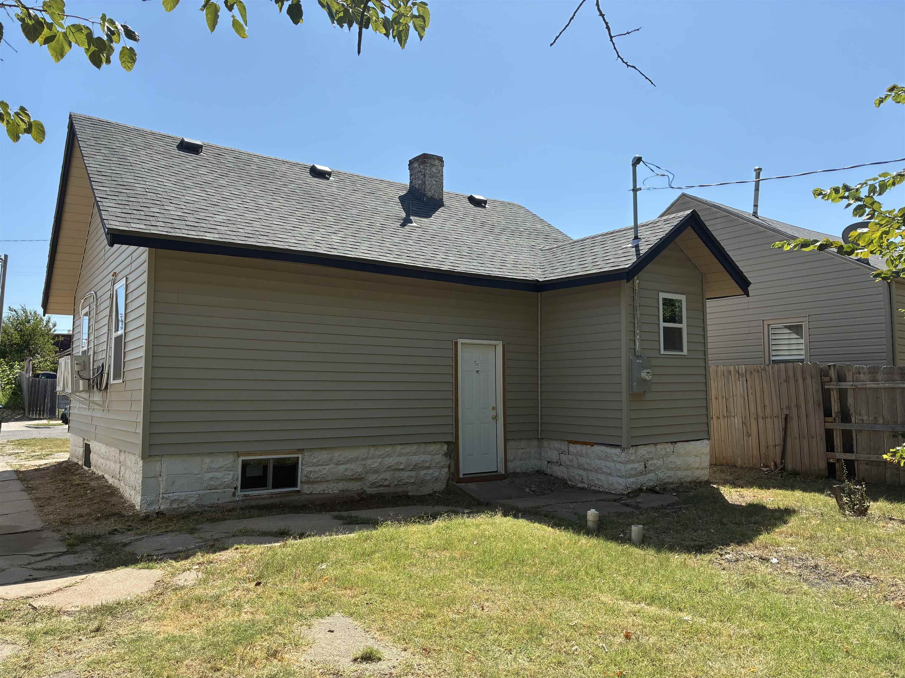 1339 N Lorraine Ave. Property Photo 3