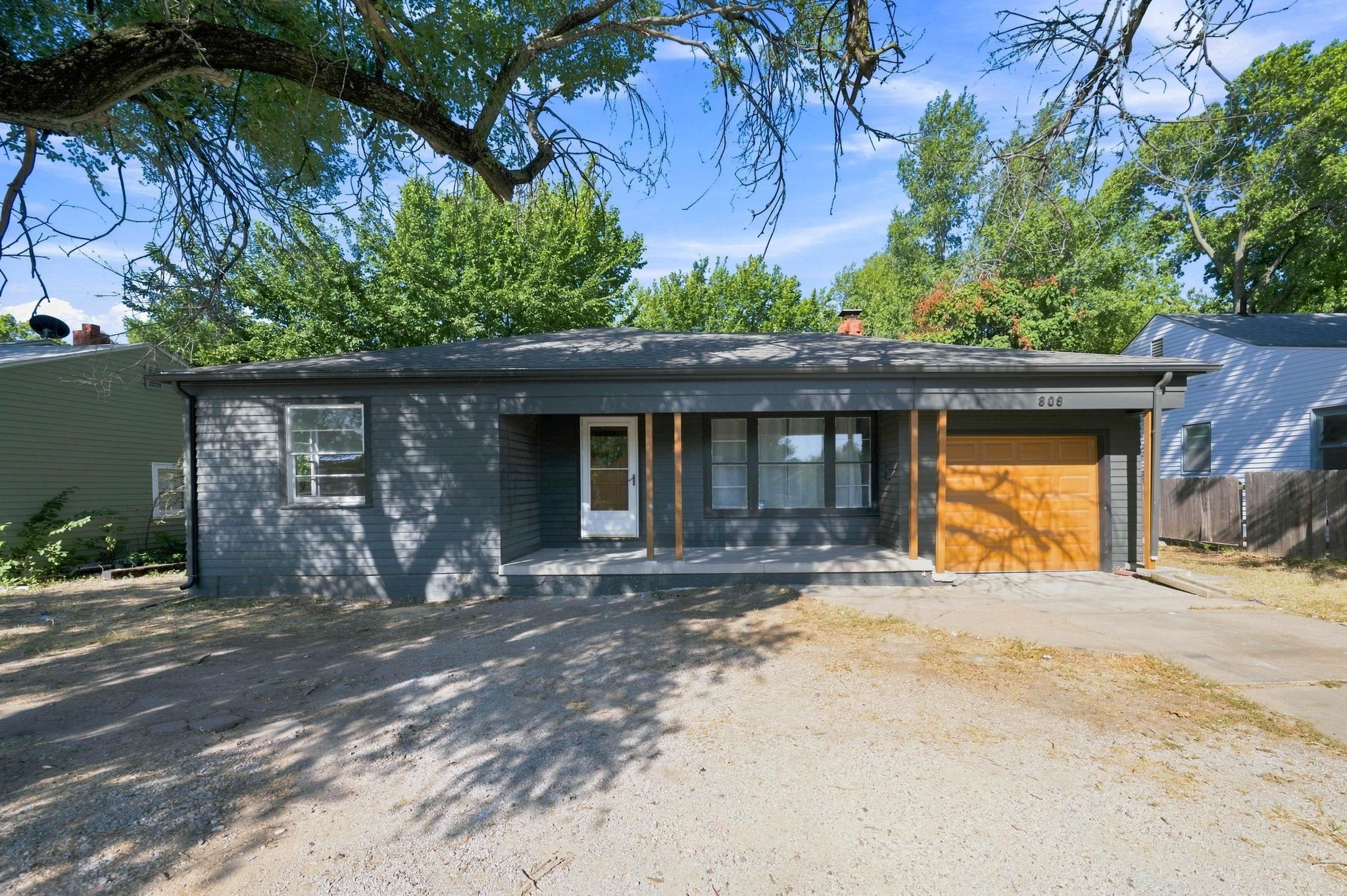 809 N Oliver Ave Property Photo 2