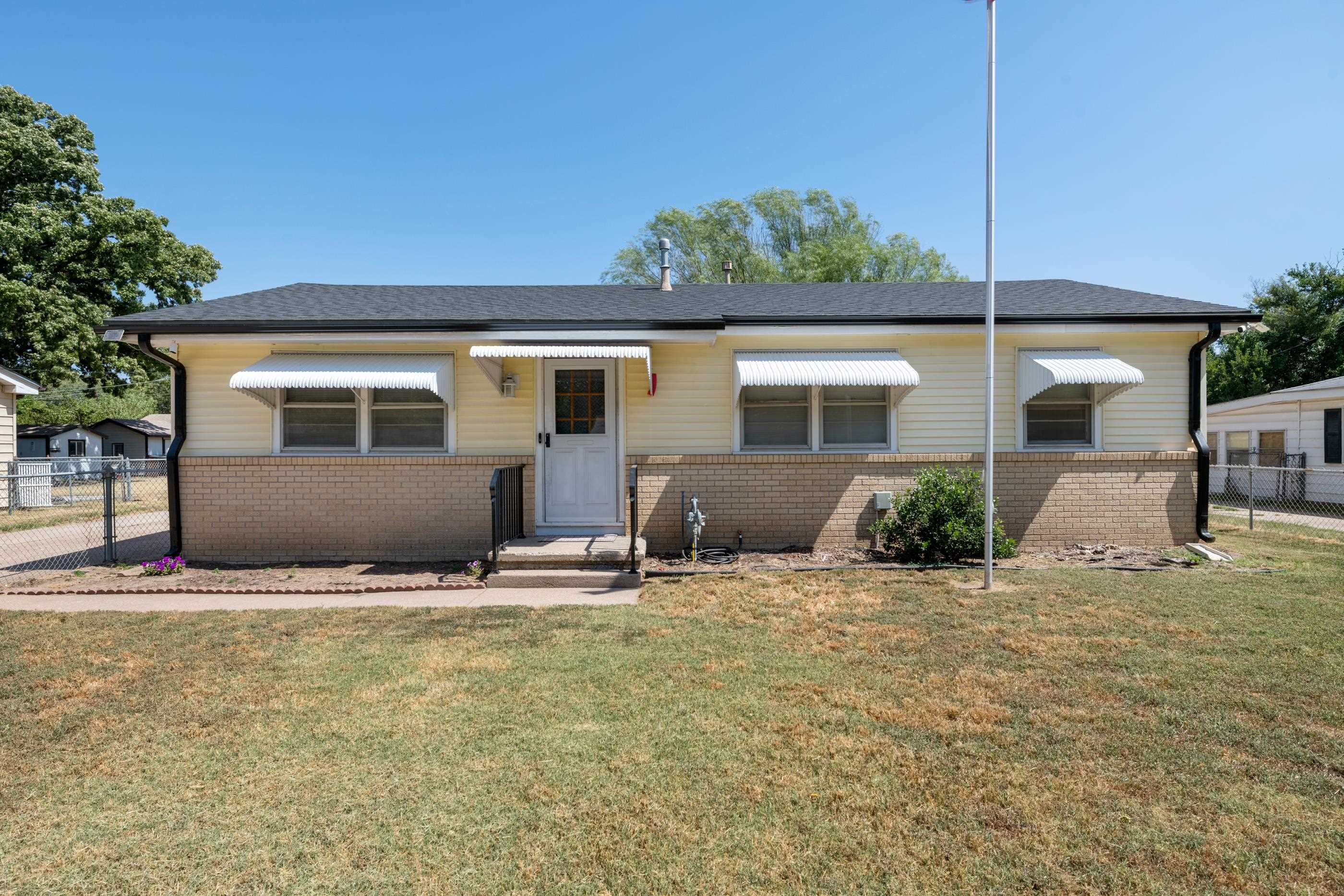 758 N Doris Property Photo 4