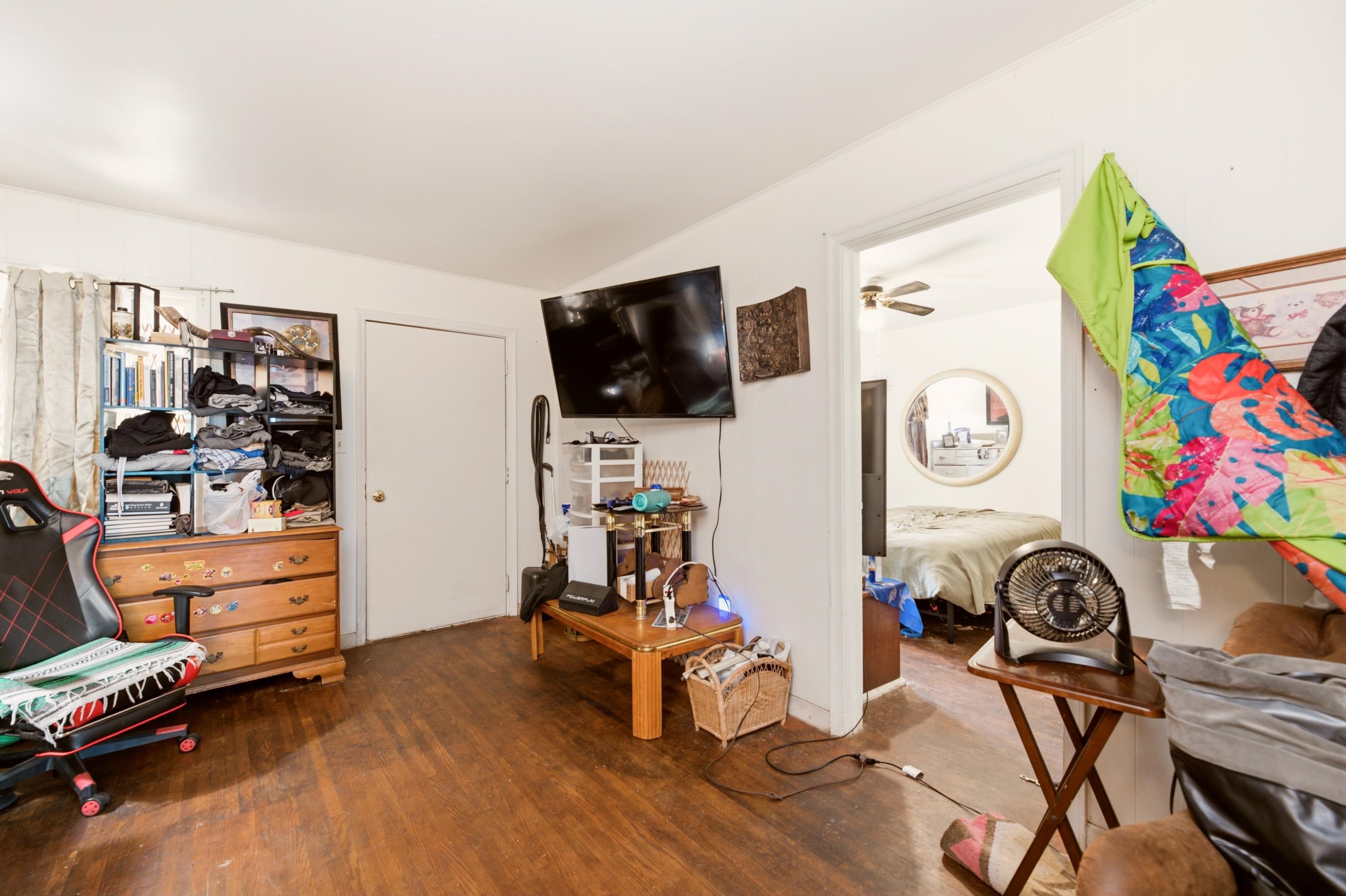 2537 S Ellis Ave Property Photo 4