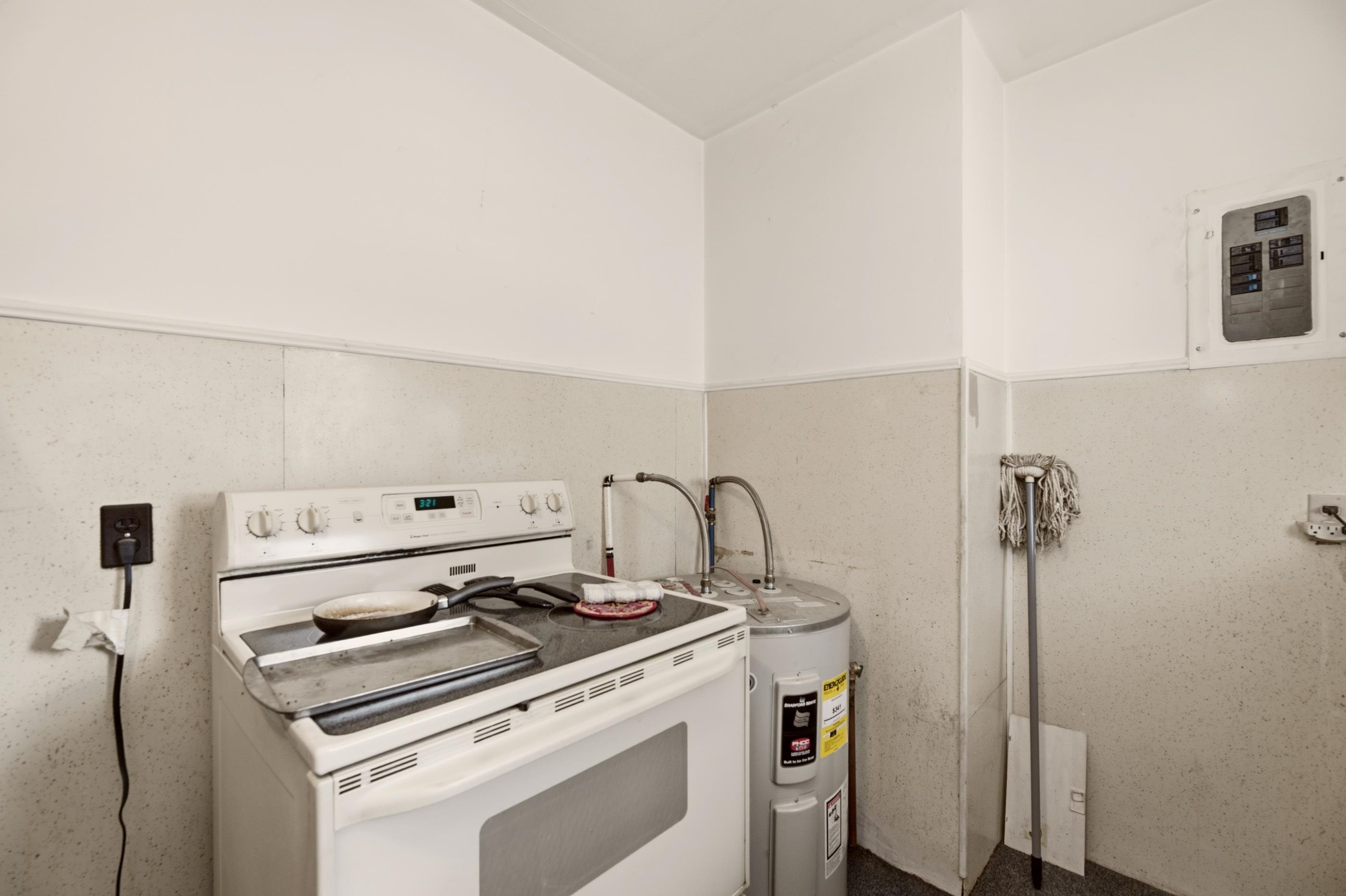 2549 S Ellis Ave Property Photo 8
