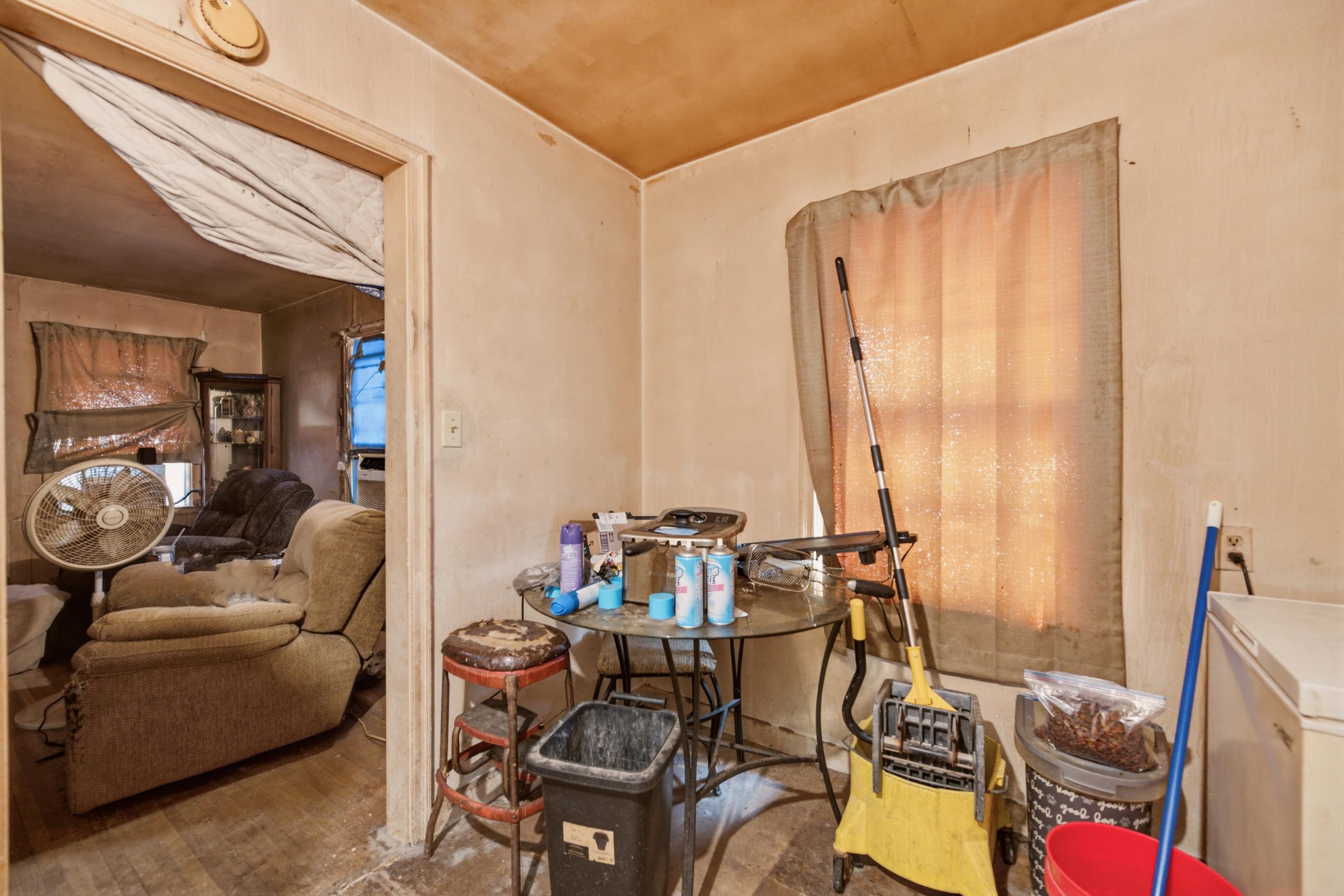 2555 S Ellis Ave Property Photo 6