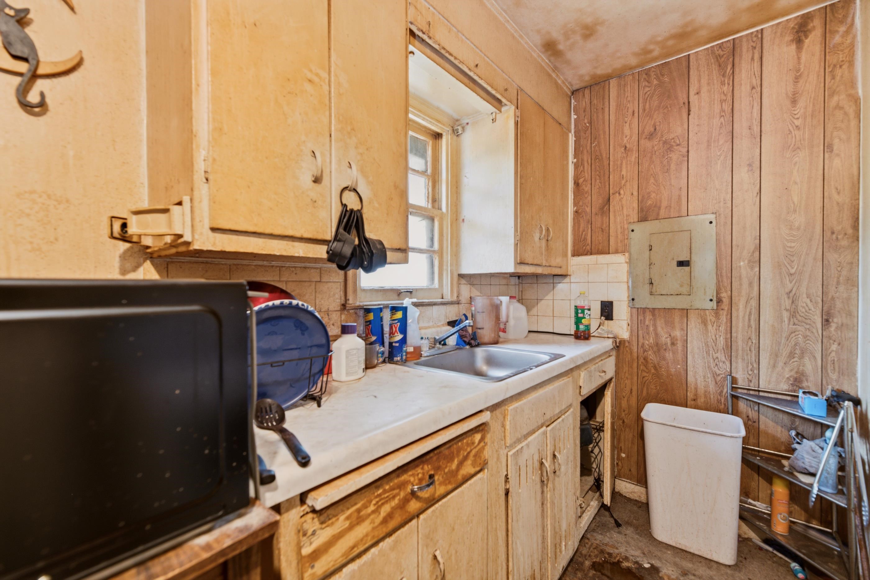 2555 S Ellis Ave Property Photo 8