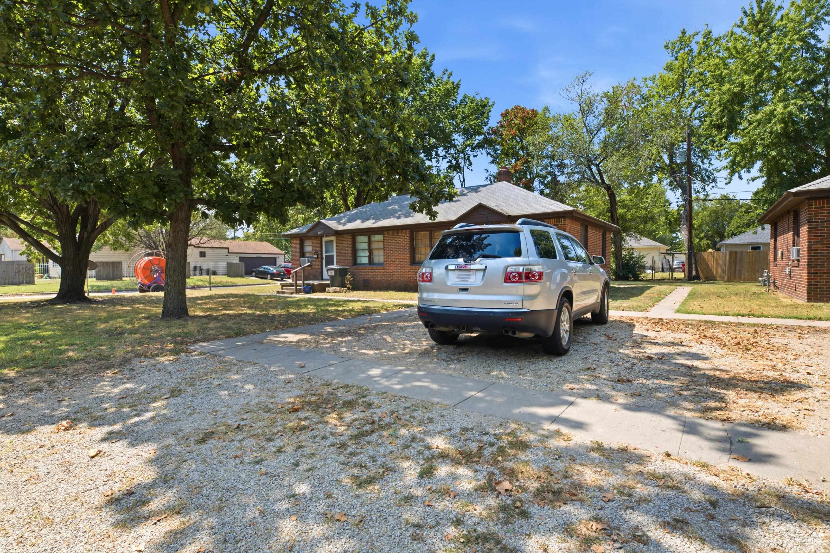 2555 S Ellis Ave Property Photo 15
