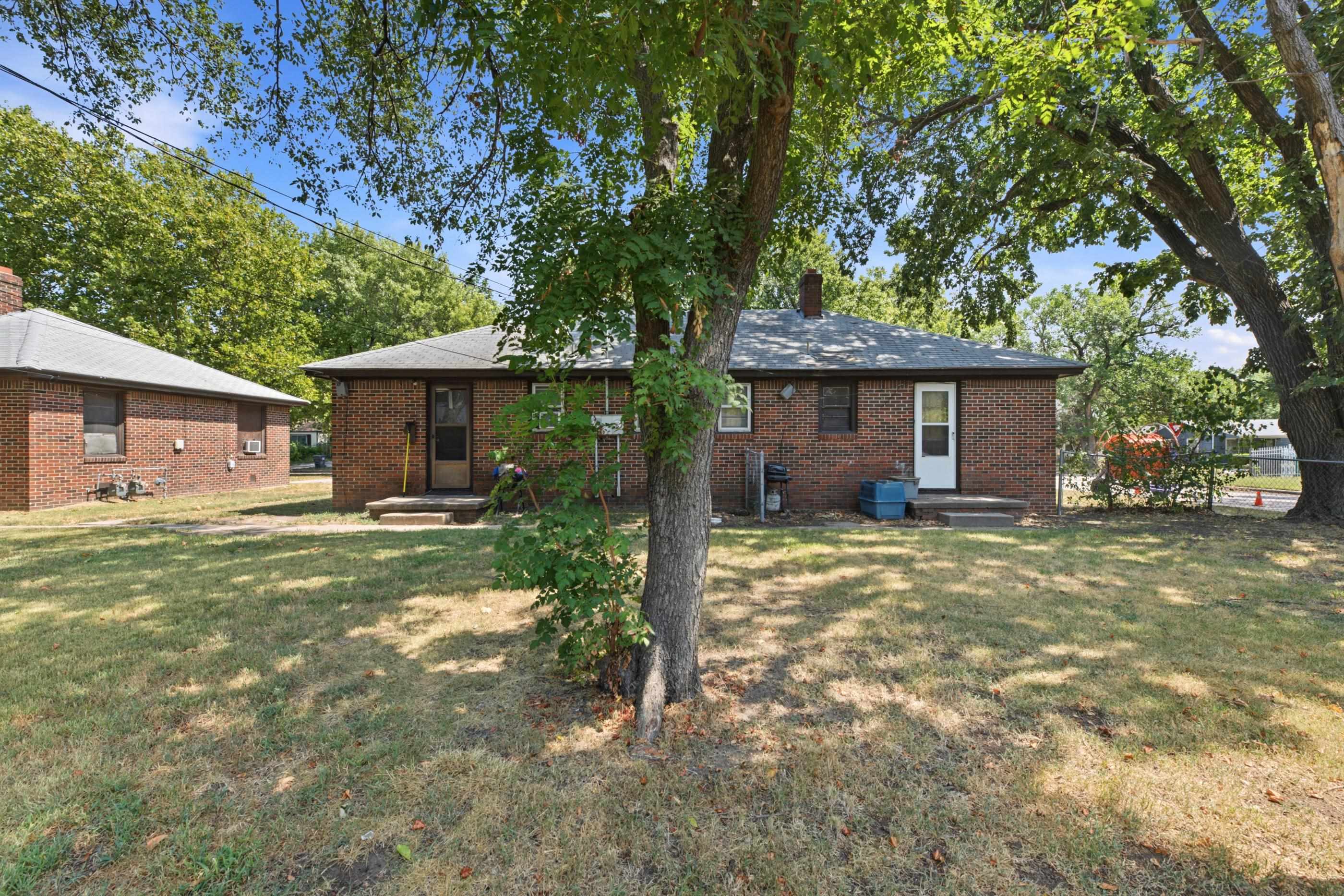 2555 S Ellis Ave Property Photo 17