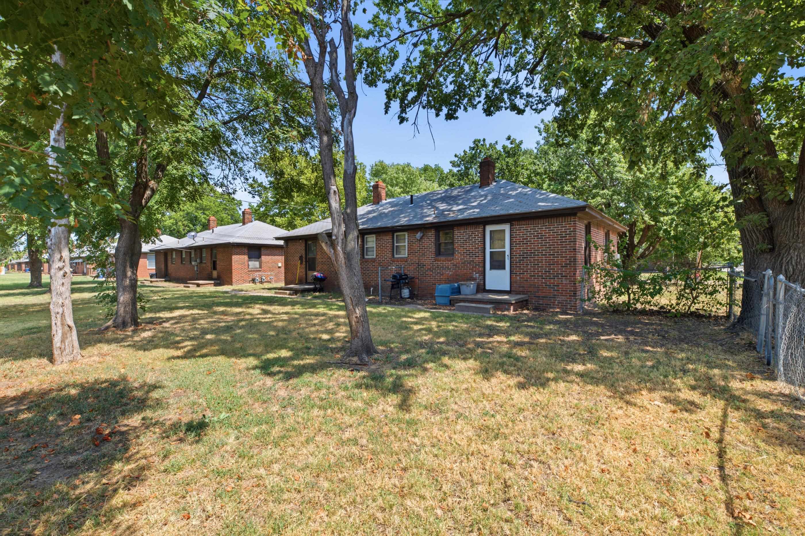 2555 S Ellis Ave Property Photo 18