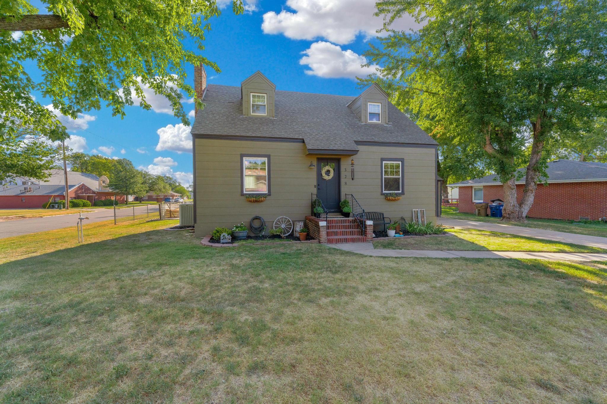 328 Filmore St Property Photo 4