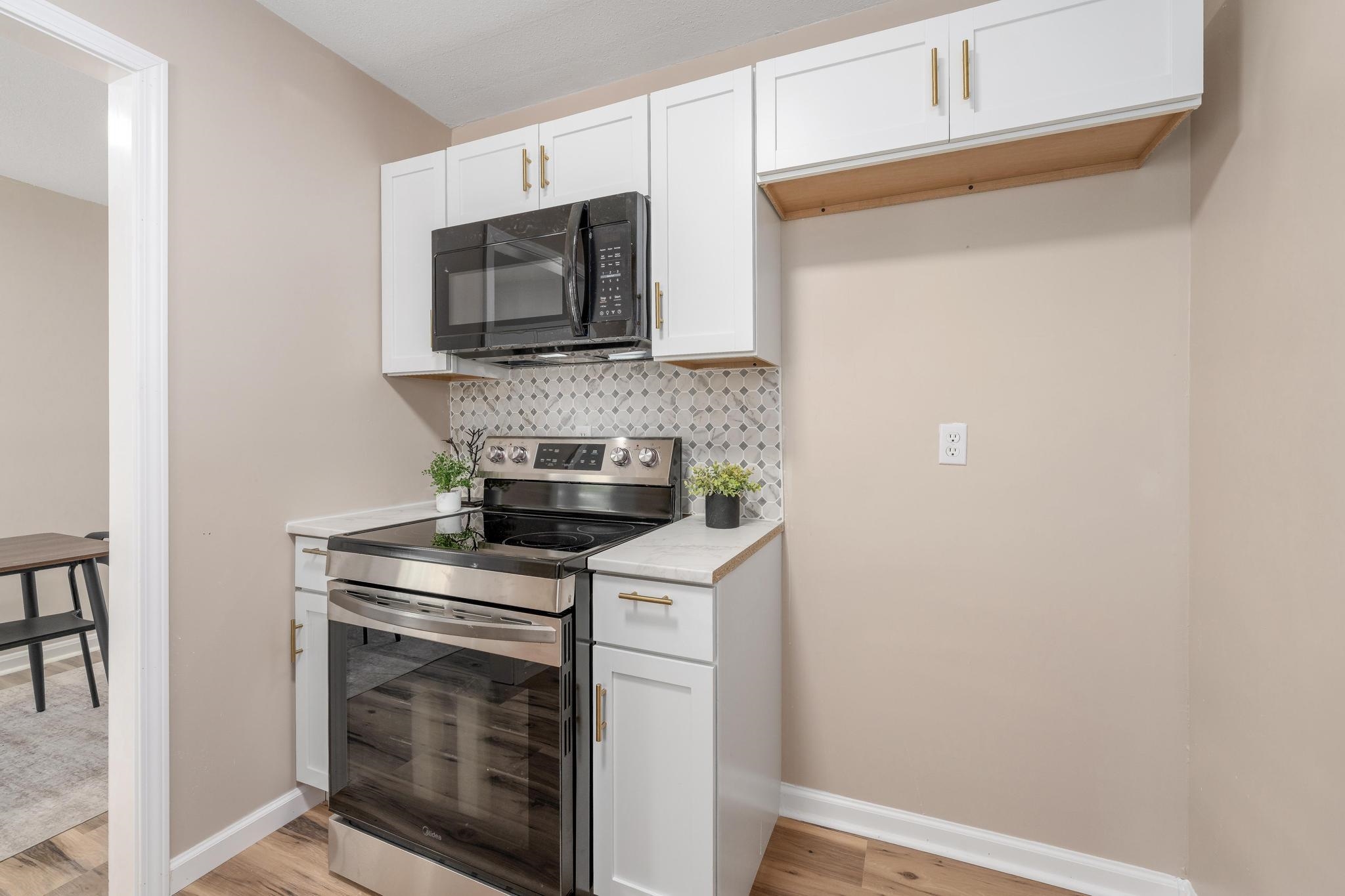 1138 S Waverly Property Photo 12