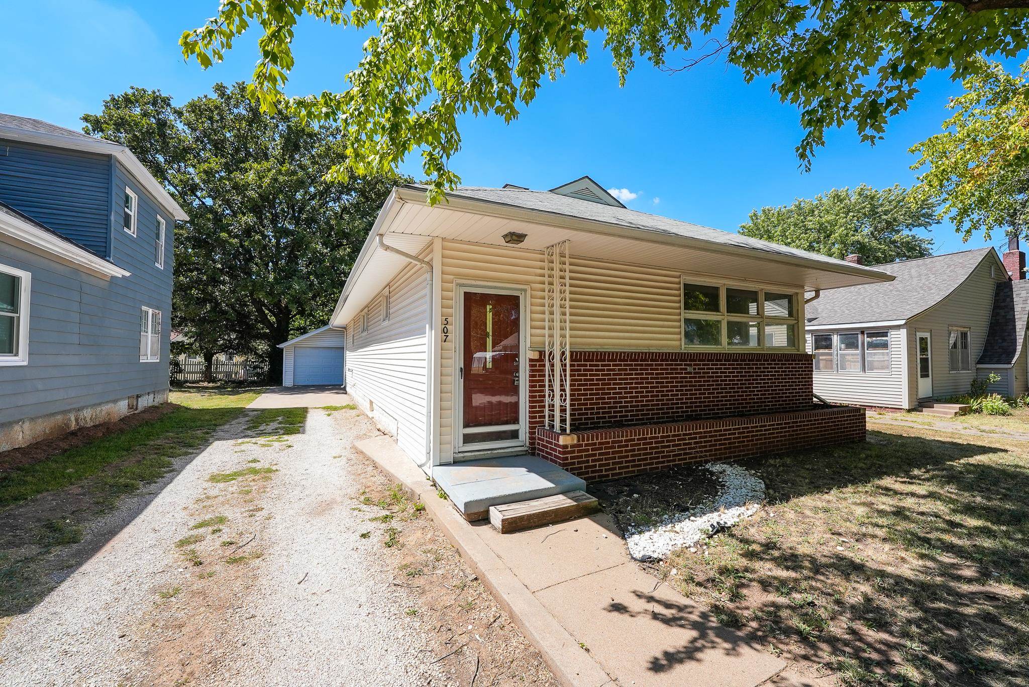 507 N Summit St. Property Photo 1