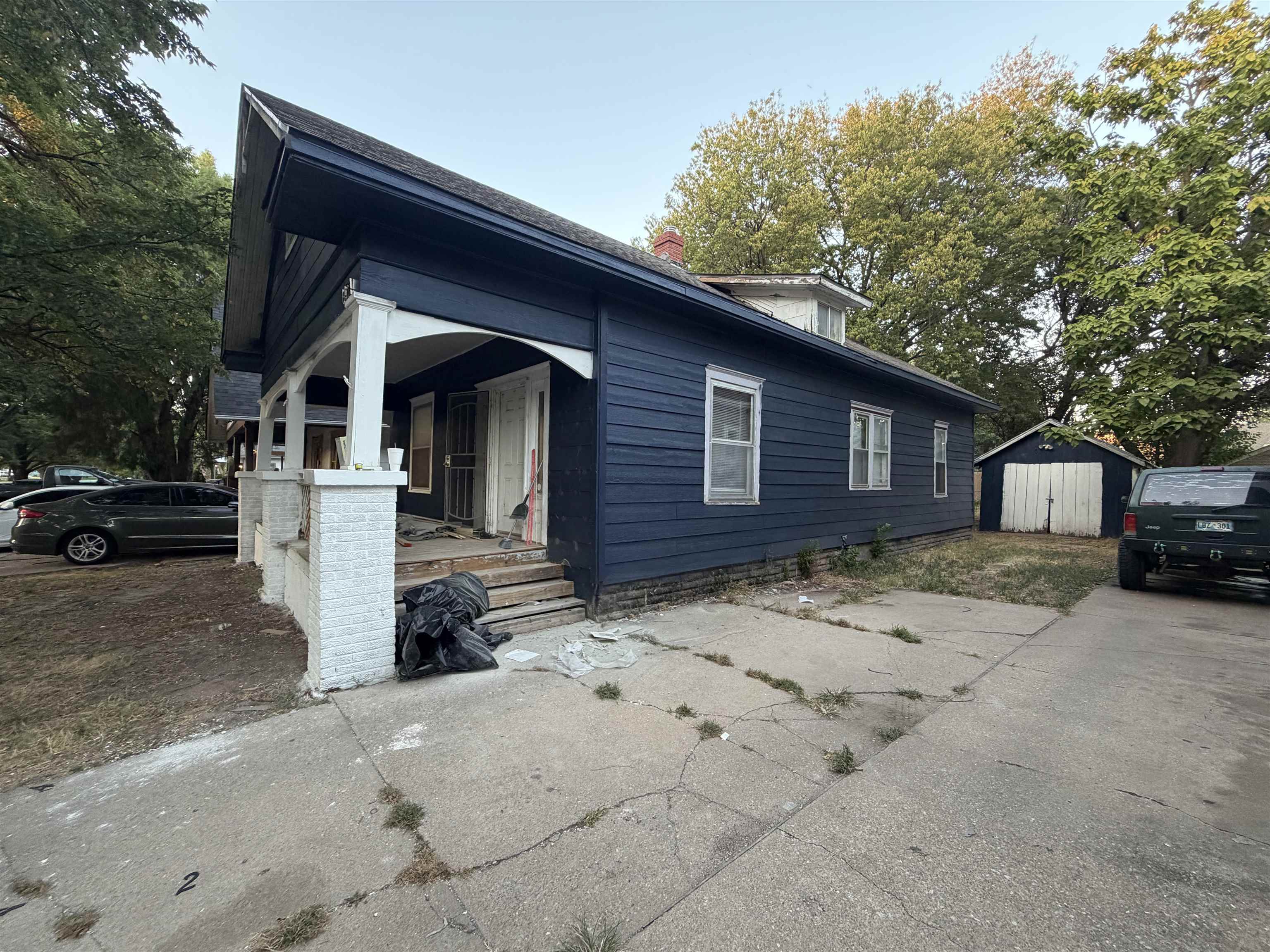 1424 S Main St Property Photo 2