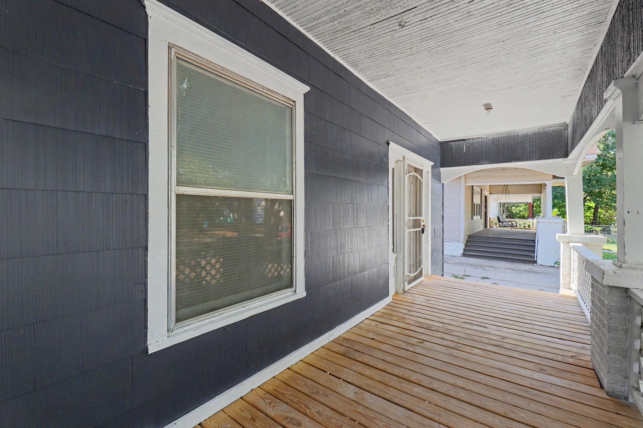 1424 S Main St Property Photo 3