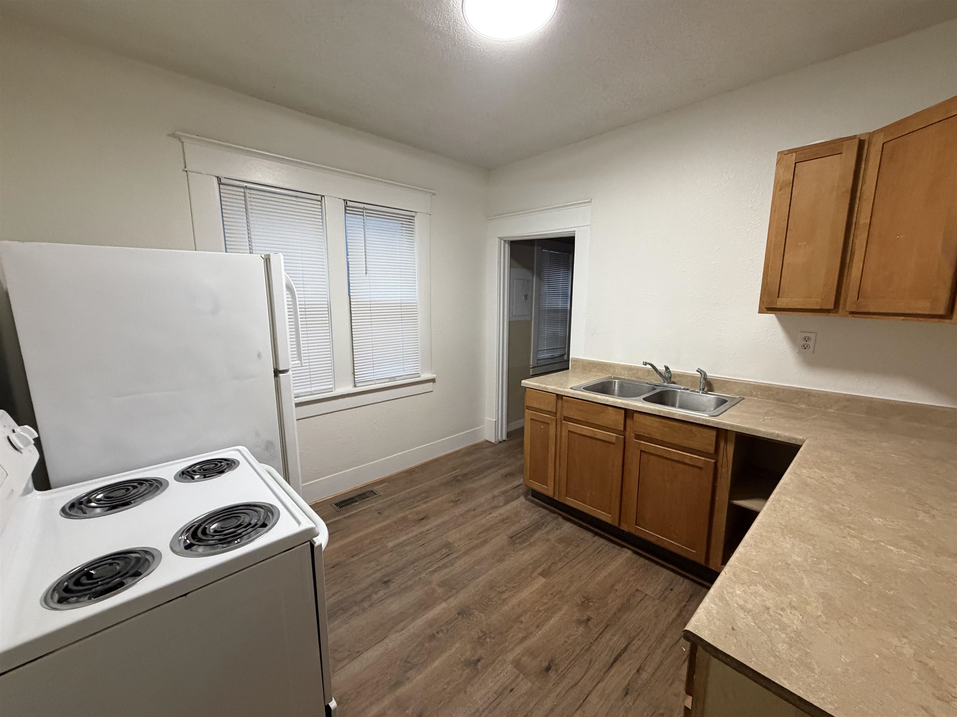 1424 S Main St Property Photo 6
