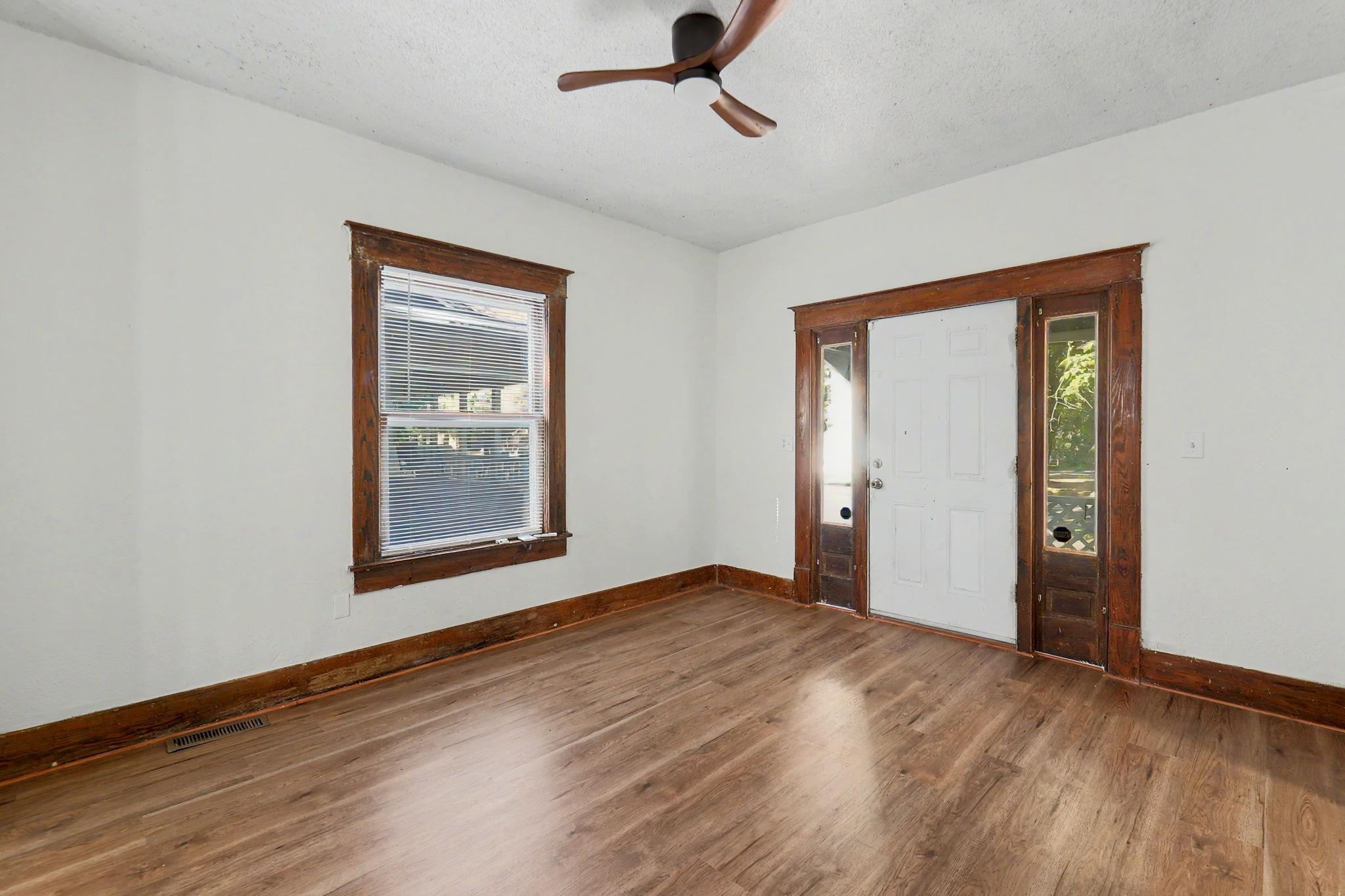 1424 S Main St Property Photo 6