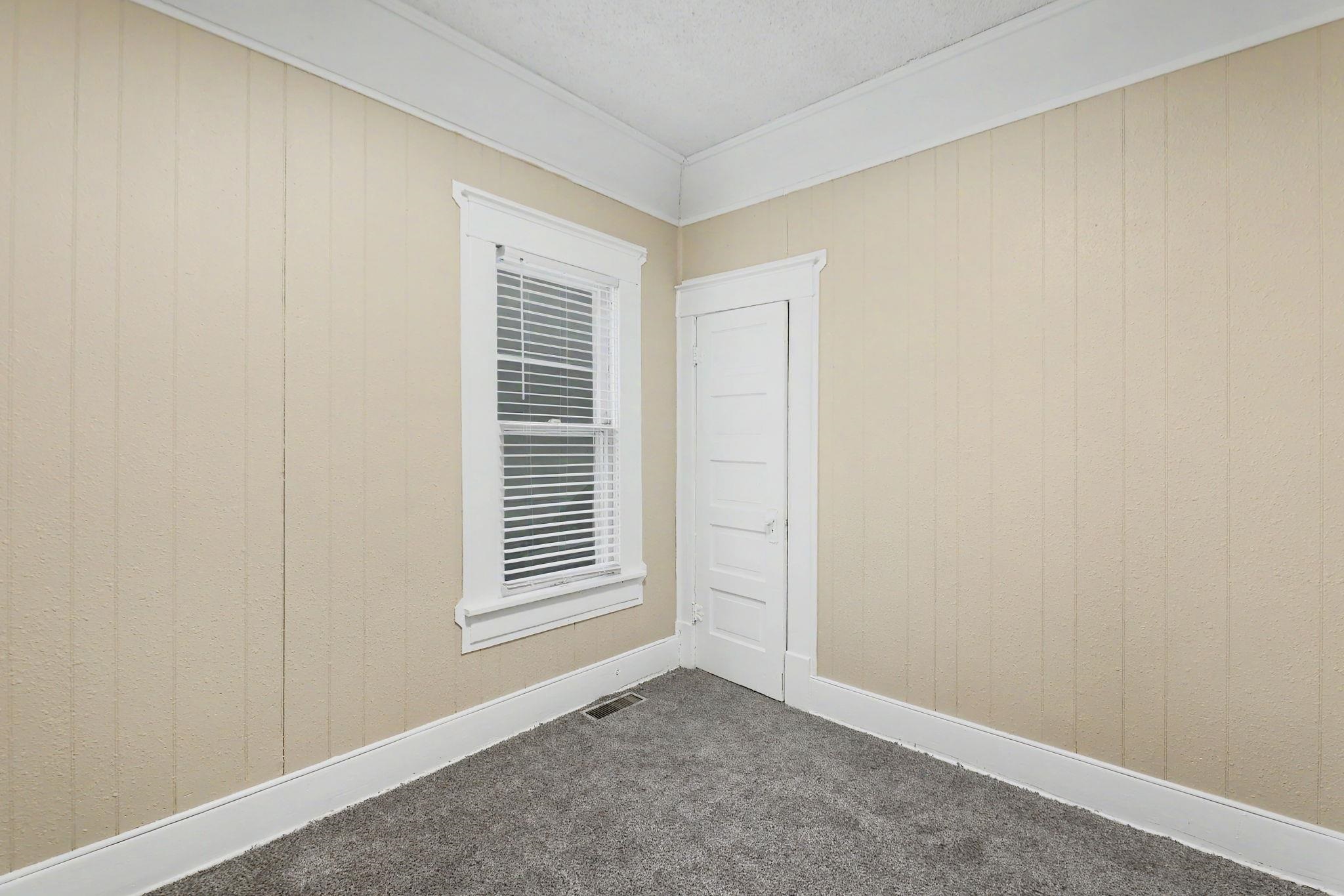 1424 S Main St Property Photo 10