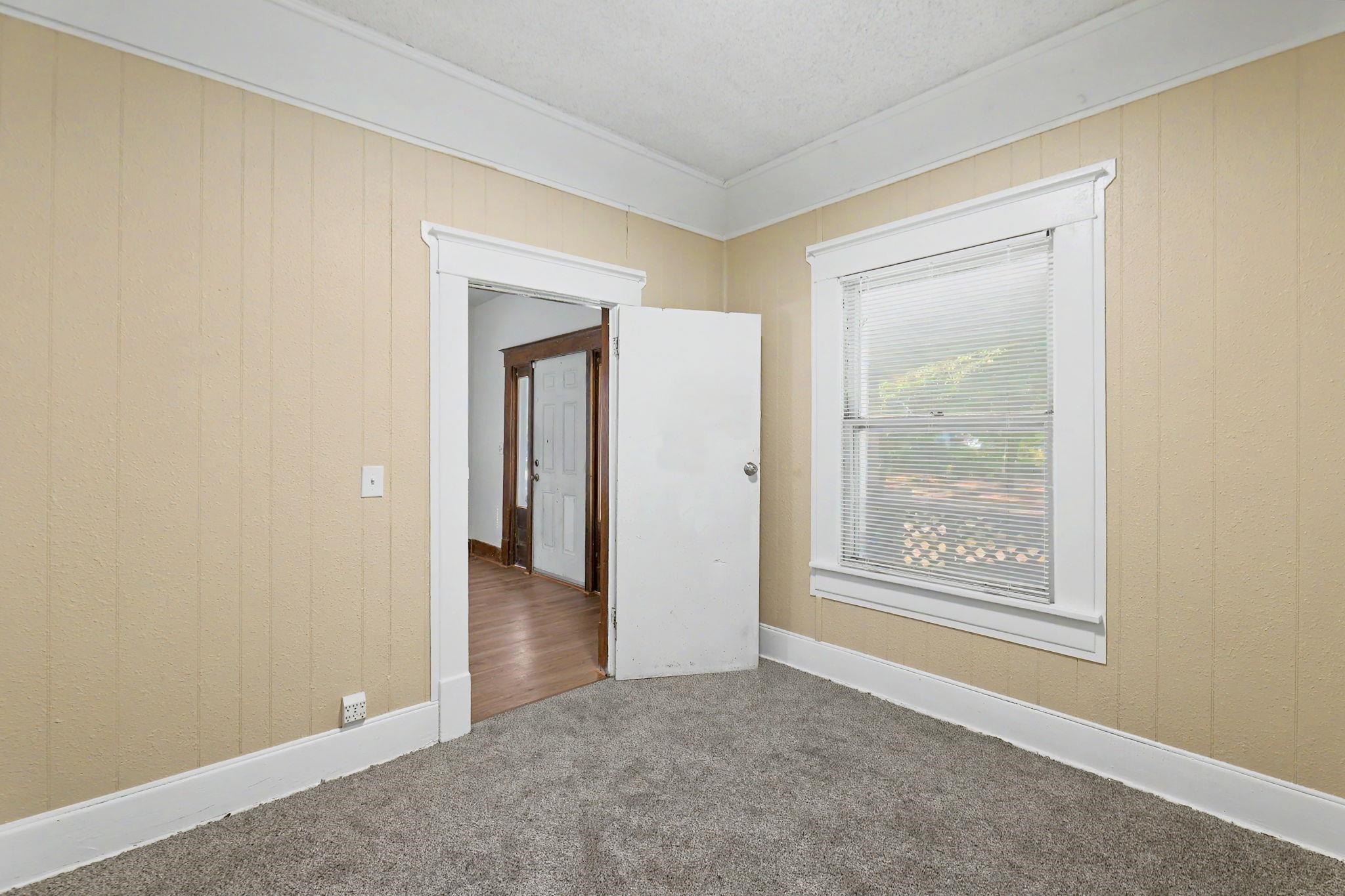 1424 S Main St Property Photo 11