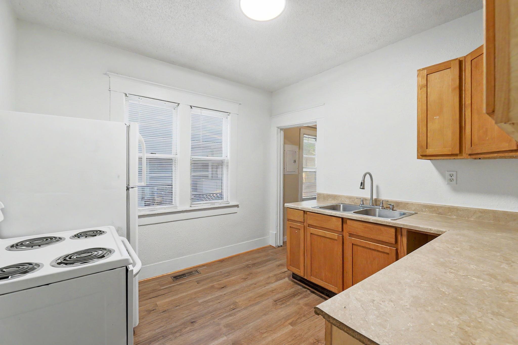 1424 S Main St Property Photo 14