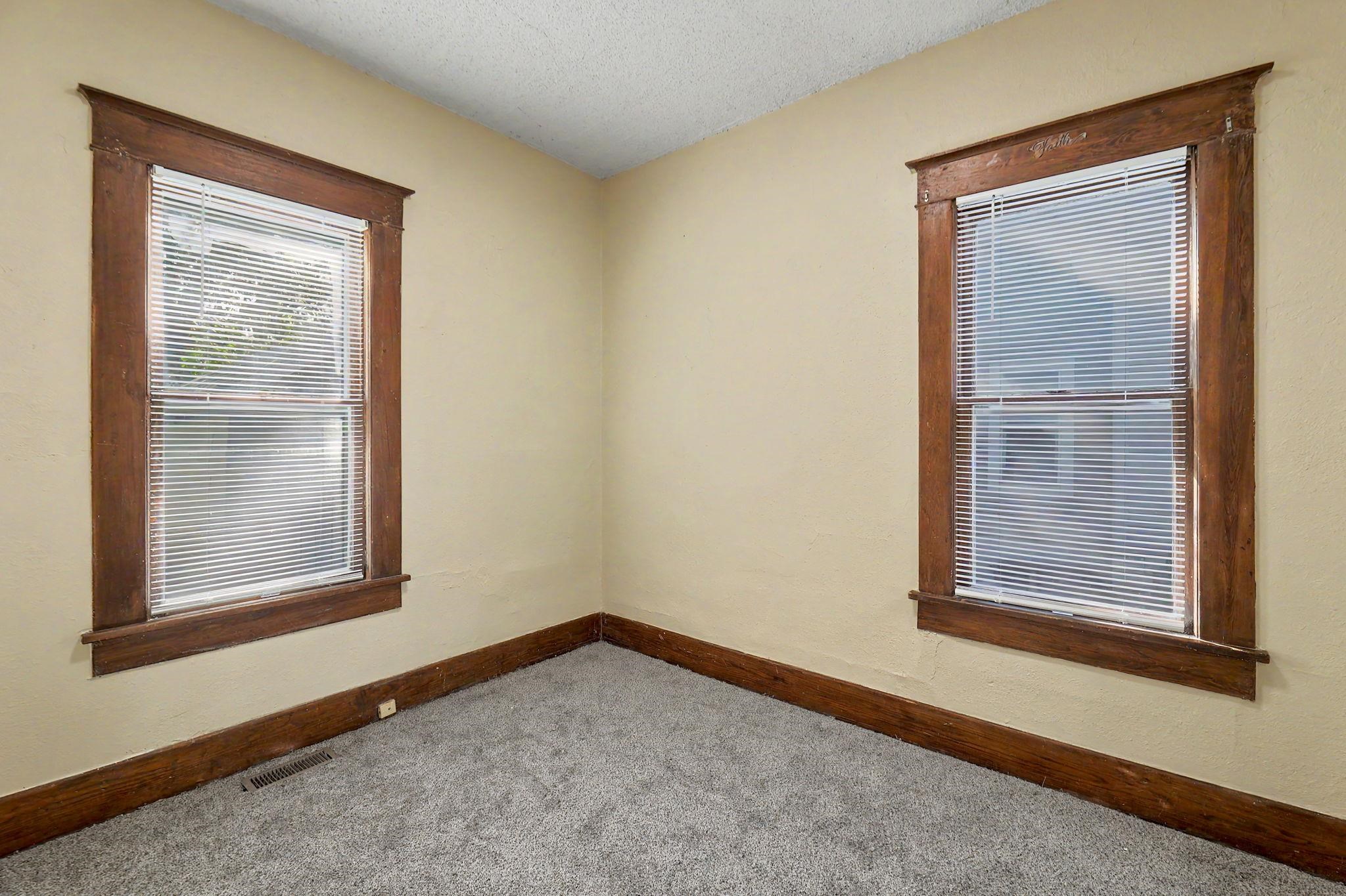 1424 S Main St Property Photo 18