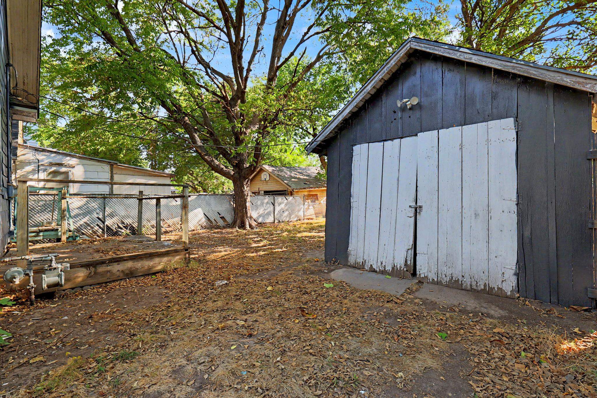 1424 S Main St Property Photo 20