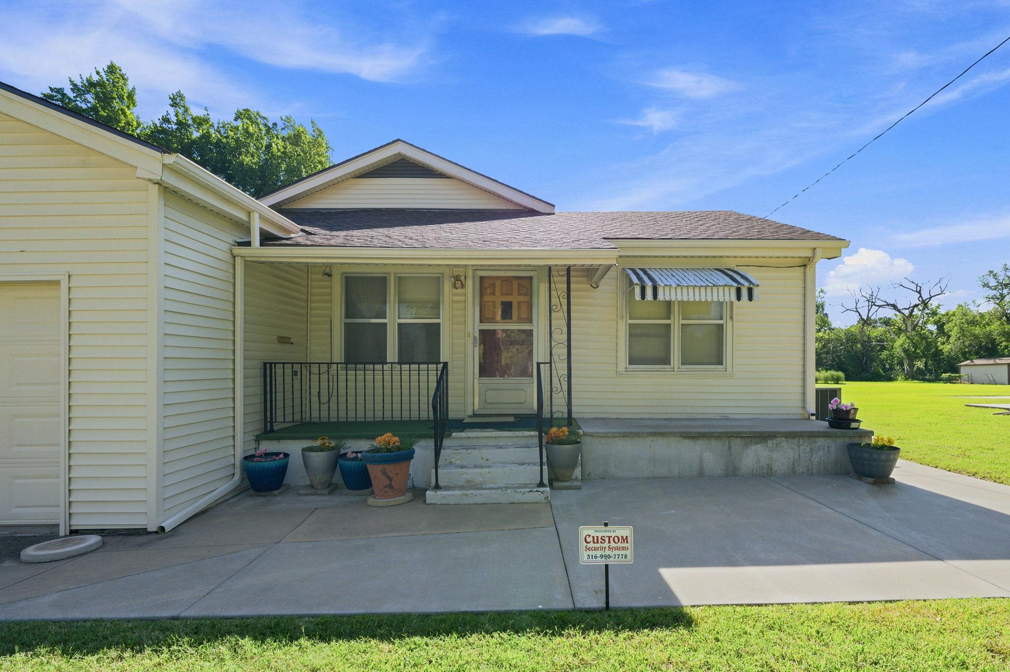 1138 N Sheridan St Property Photo 3